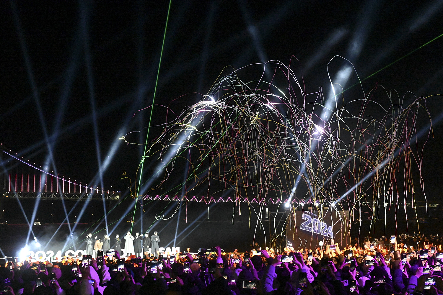 PHOTO BY  | NIKON Z 7 | 2024:01:01 00:06:26 | ISO-25600 | 1/125 sec | f 8 | 70 mm | EV=0 | ● WIDTH:1500 pixels  HEIGHT:1000 pixels