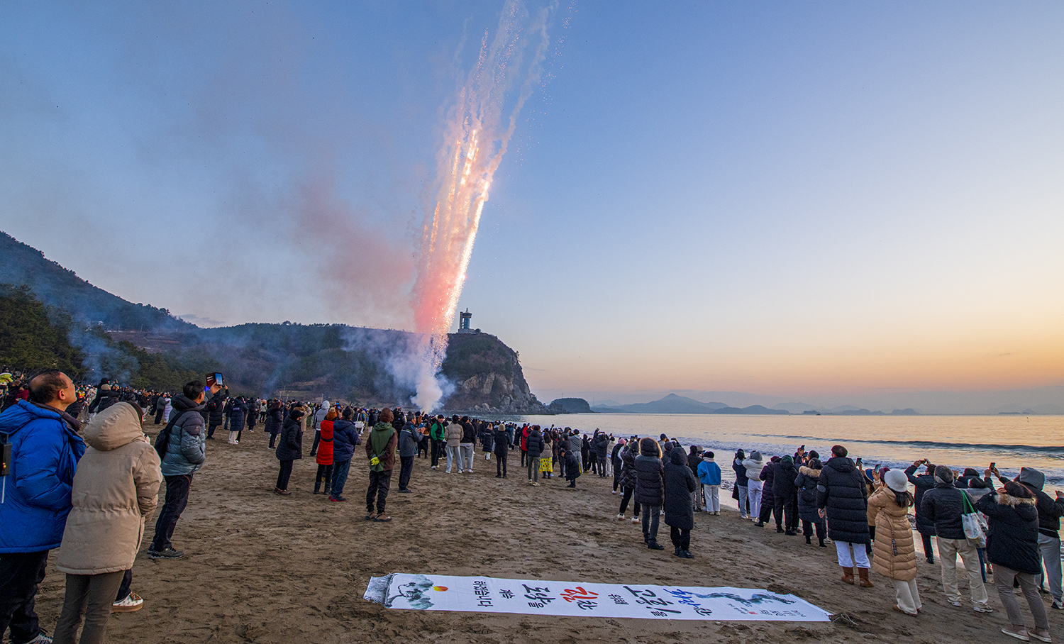 PHOTO BY  | NIKON D850 | 2024:01:01 07:34:39 | ISO-400 | 1/125 sec | f 8 | 14 mm | EV=0 | ● WIDTH:1500 pixels  HEIGHT:908 pixels