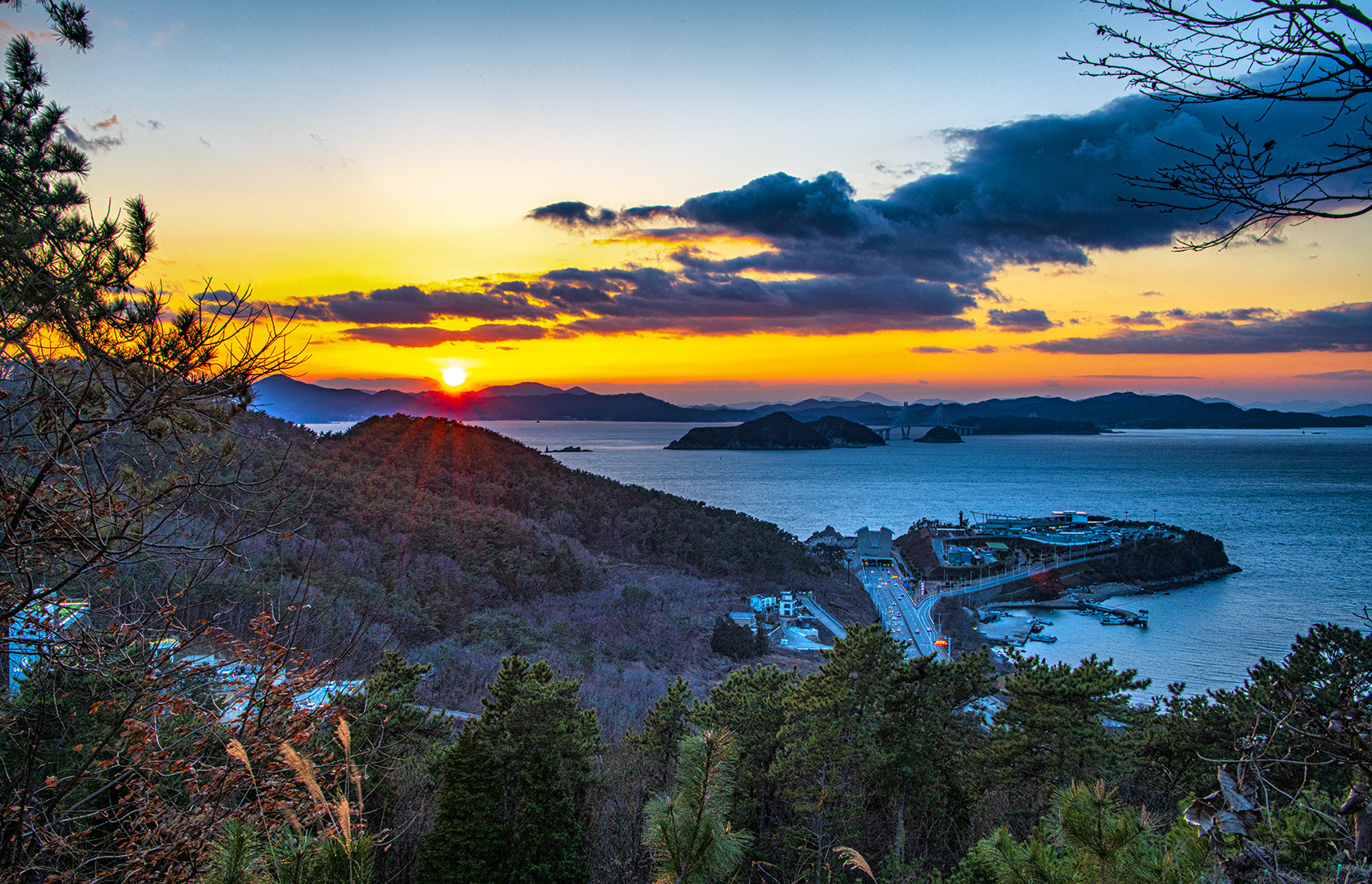 PHOTO BY  | NIKON D850 | 2023:12:31 16:56:29 | ISO-100 | 1/25 sec | f 22 | 35 mm | EV=0 | ● WIDTH:1700 pixels  HEIGHT:1095 pixels