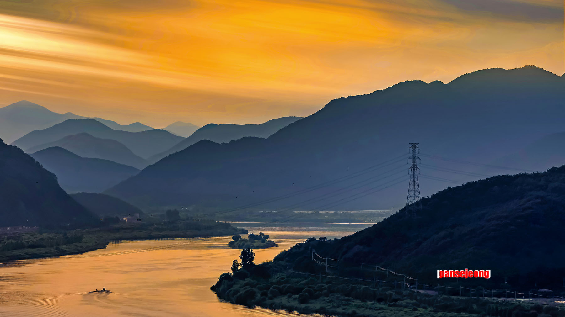 PHOTO BY jps | Canon EOS R6 | 2023:07:25 18:12:33 | ISO-100 | 1/125 sec | f 22 | 256 mm | EV=-1.7 | ● WIDTH:1800 pixels  HEIGHT:1011 pixels