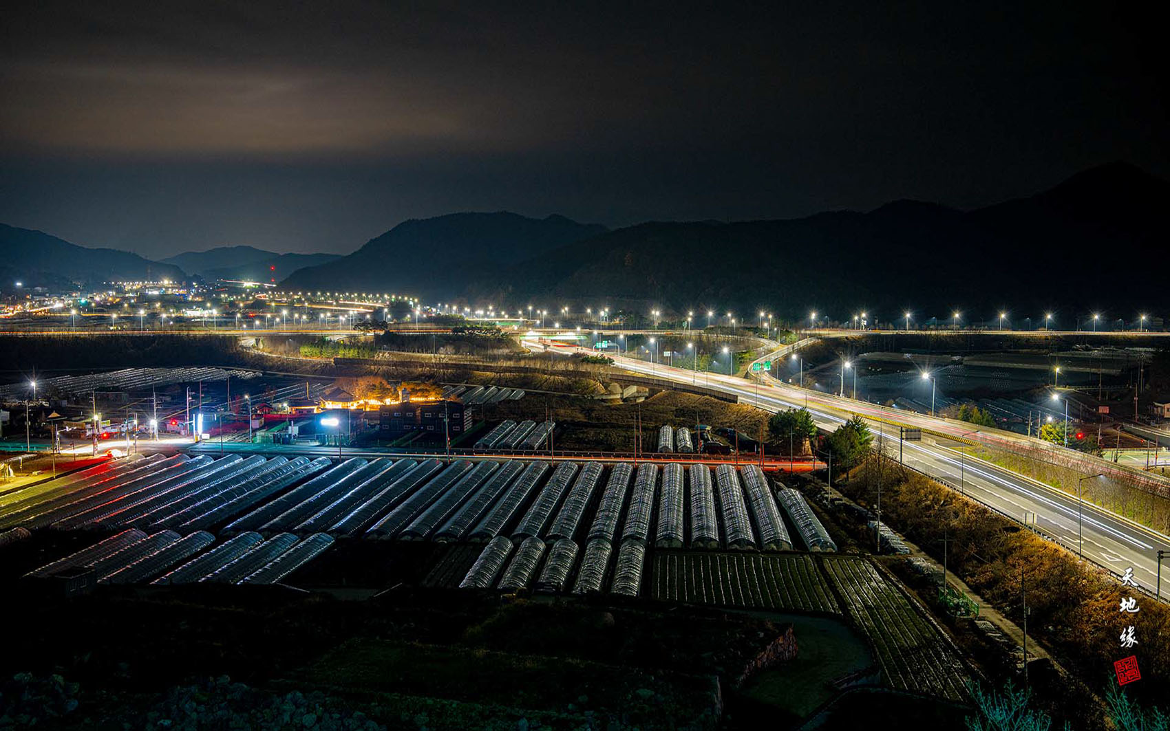 PHOTO BY KKY_CWANG_YEOL | NIKON Z 8 | 2023:12:31 20:58:53 | ISO-250 | 20/1 sec | f 7.1 | 33 mm | EV=0 | ● WIDTH:1700 pixels  HEIGHT:1063 pixels