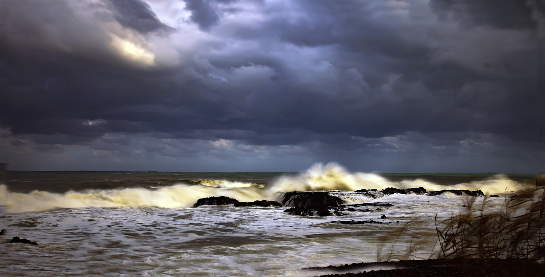 PHOTO BY  | Canon EOS 5D Mark II | 2009:10:08 16:00:07 | ISO-100 | 1/2 sec | f 7.1 | 32 mm | EV=0 | ● WIDTH:1800 pixels  HEIGHT:914 pixels