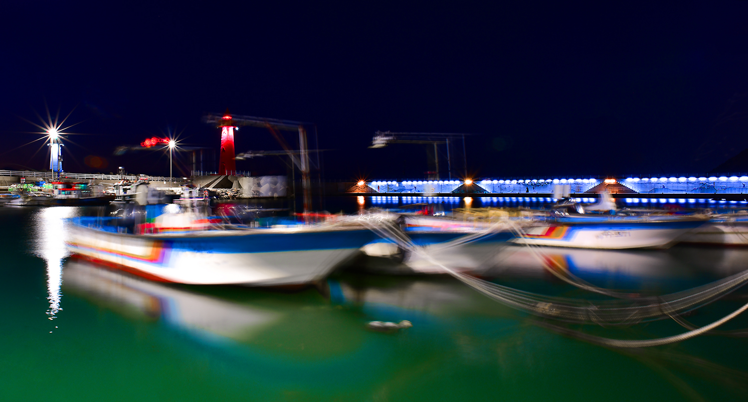 PHOTO BY ZENITHJin62 | NIKON D810 | 2024:01:24 06:48:08 | ISO-100 | 300/10 sec | f 16 | 20 mm | EV=-0.3 | ● WIDTH:1500 pixels  HEIGHT:807 pixels