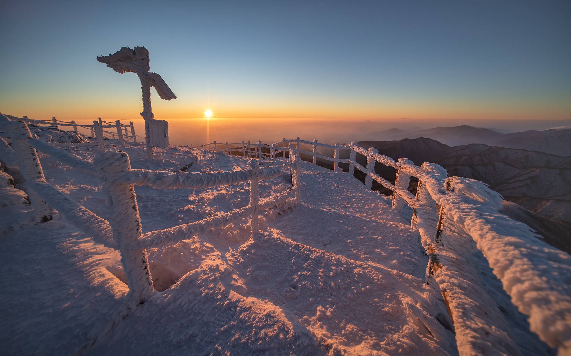 PHOTO BY CHQM | NIKON D850 | 2024:01:04 07:45:32 | ISO-200 | 1/1600 sec |  |  | EV=0 | ● WIDTH:1920 pixels  HEIGHT:1200 pixels