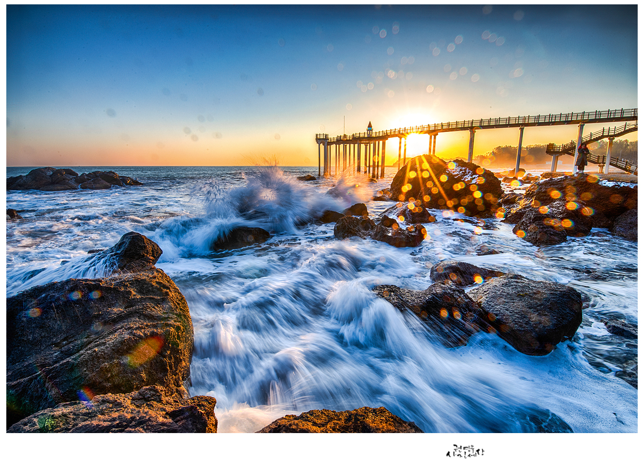PHOTO BY Kwon Young Woo | NIKON D850 | 2024:01:27 07:54:35 | ISO-31 | 1/10 sec | f 22 | 15 mm | EV=-1.3 | ● WIDTH:1326 pixels  HEIGHT:965 pixels
