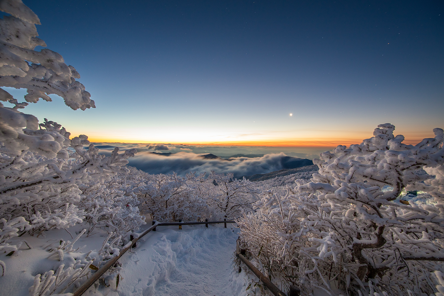 PHOTO BY  | Canon EOS 5D Mark IV | 2024:02:07 06:40:26 | ISO-400 | 36/1 sec | f 8 | 11 mm | EV=0 | ● WIDTH:1500 pixels  HEIGHT:1000 pixels