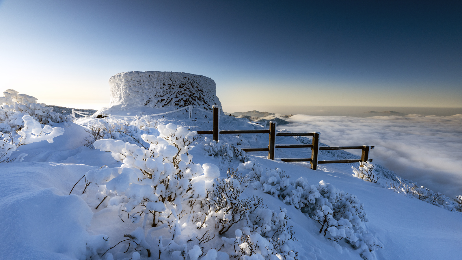 PHOTO BY  | Canon EOS R5 | 2024:02:08 08:21:54 | ISO-320 | 1/320 sec | f 13 | 16 mm | EV=-0.3 | ● WIDTH:1600 pixels  HEIGHT:900 pixels