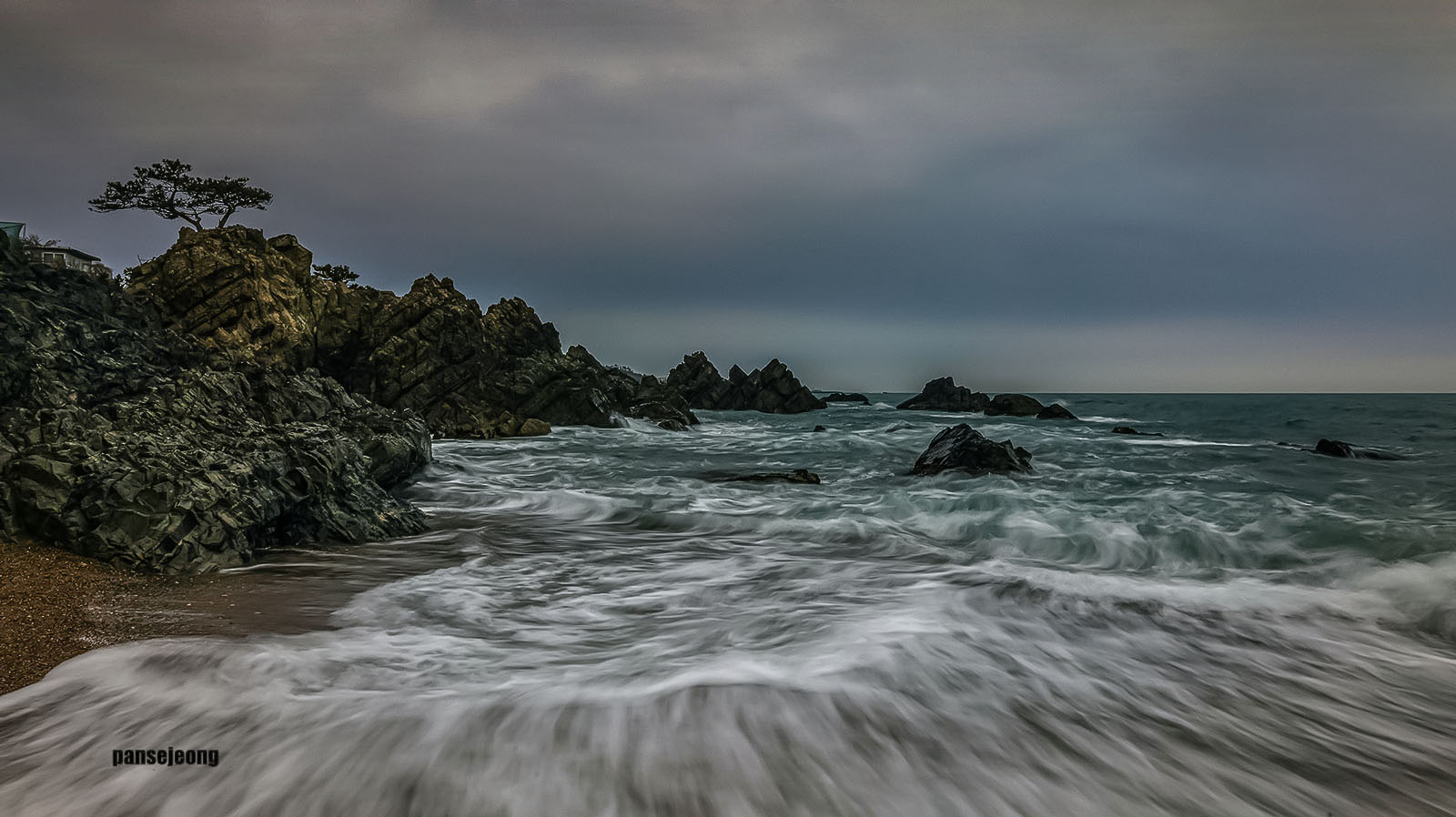 PHOTO BY jps | Canon EOS R6 | 2024:02:18 16:56:00 | ISO-100 | 3/10 sec | f 22 | 27 mm | EV=0 | ● WIDTH:1600 pixels  HEIGHT:898 pixels