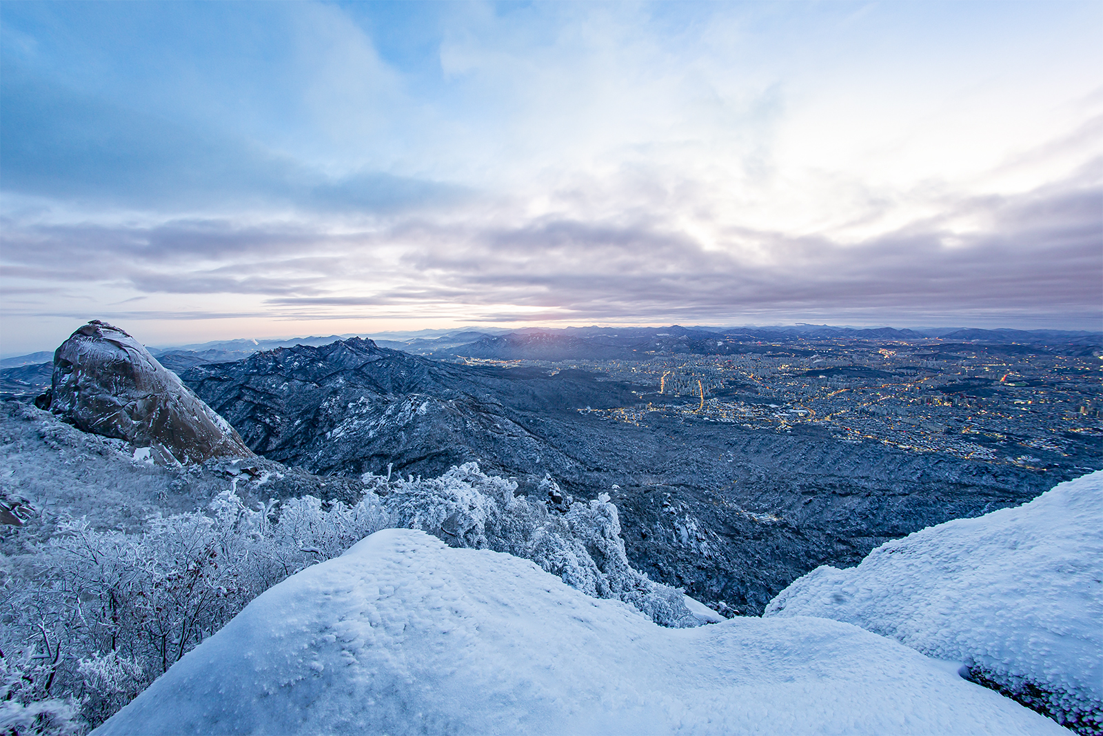 PHOTO BY MINKYUKIM | Canon EOS 5D Mark III | 2024:02:23 06:32:18 | ISO-200 | 1/1 sec |  |  | EV=0 | ● WIDTH:1600 pixels  HEIGHT:1067 pixels