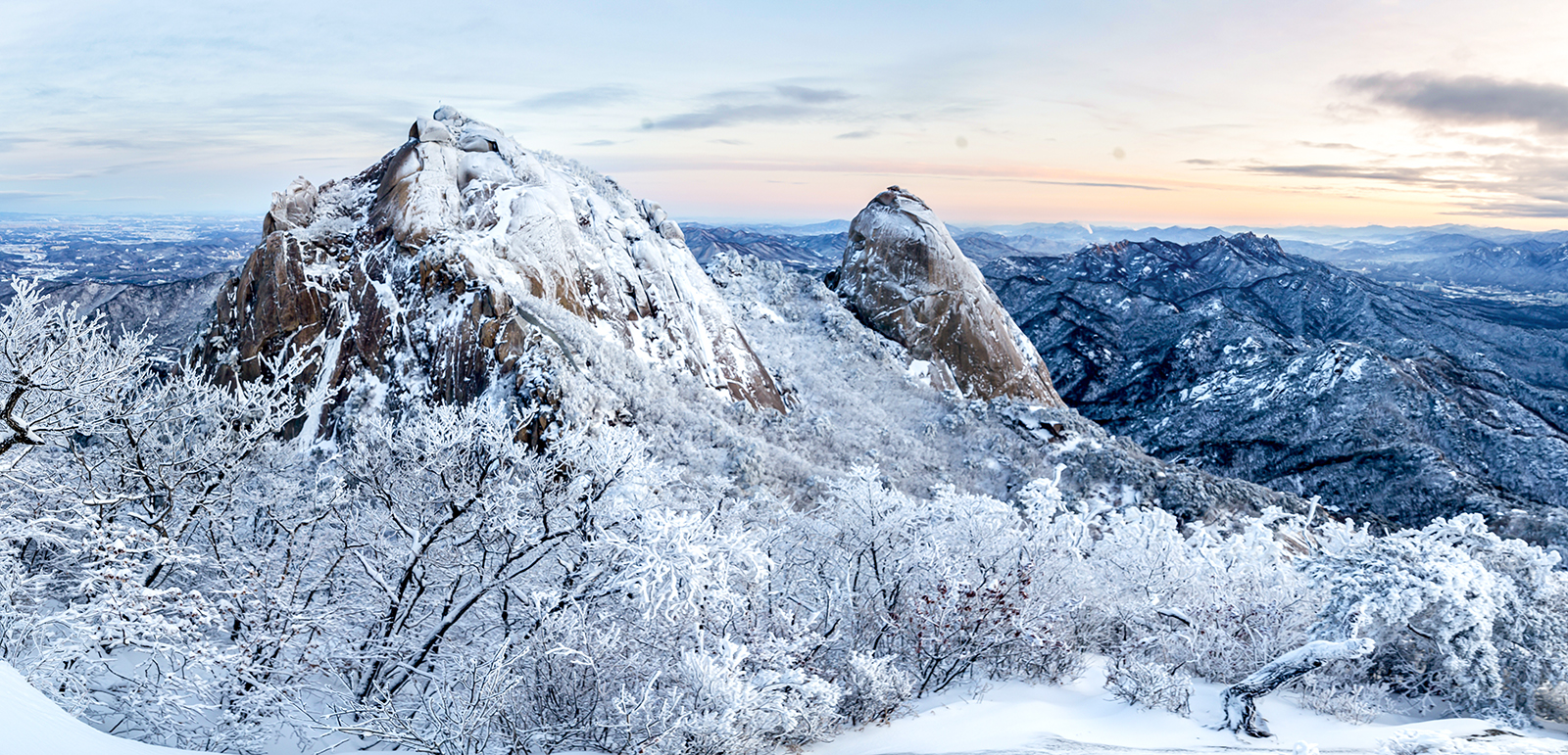 PHOTO BY MINKYUKIM | Canon EOS 5D Mark III | 2024:02:23 06:53:30 | ISO-200 | 1/40 sec | f 4.5 | 24 mm | EV=0 | ● WIDTH:1600 pixels  HEIGHT:771 pixels