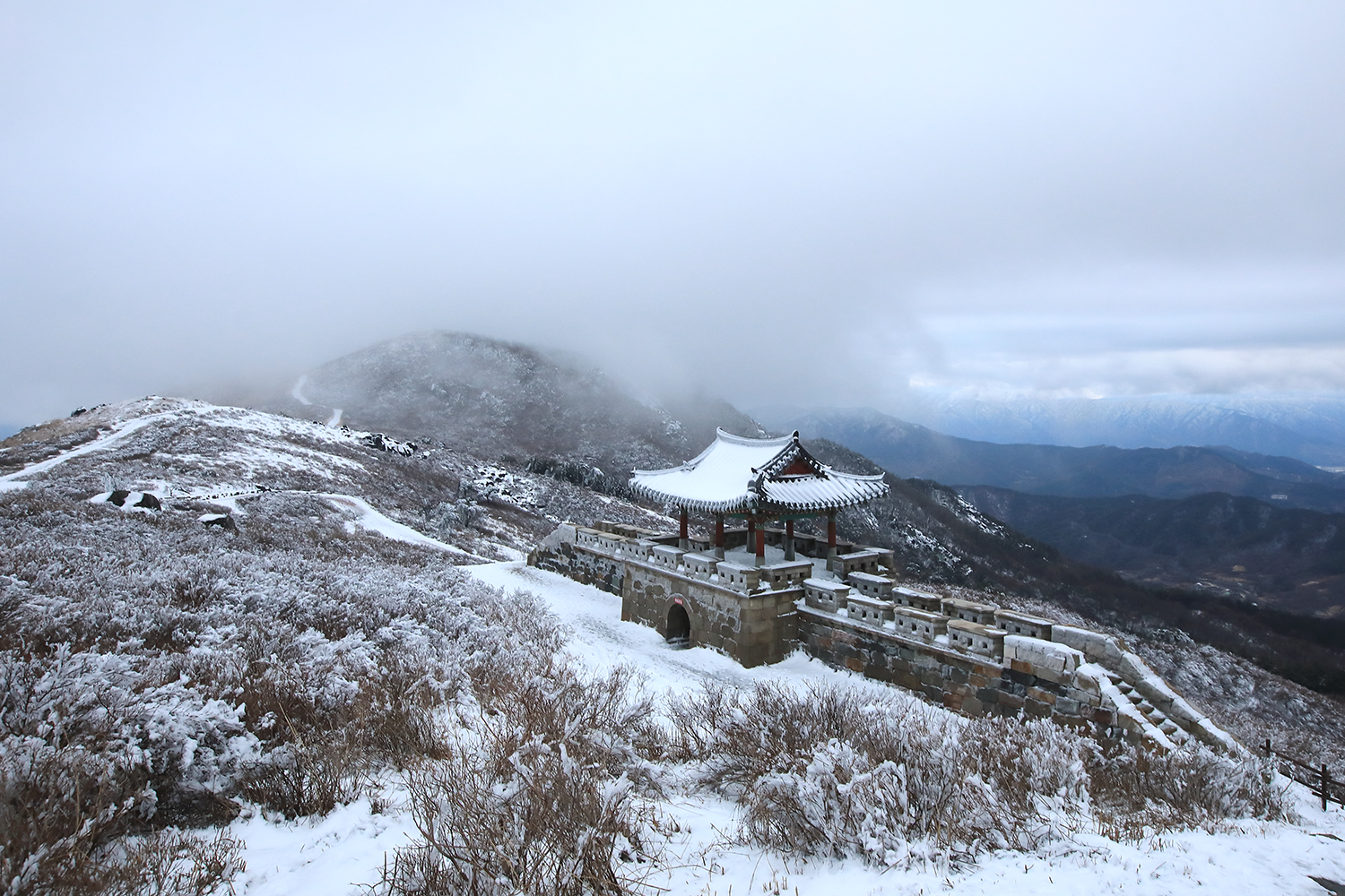 PHOTO BY  | Canon EOS 5D Mark IV | 2024:02:25 18:03:22 | ISO-800 | 1/80 sec | f 8 | 21 mm | EV=0 | ● WIDTH:1500 pixels  HEIGHT:1000 pixels