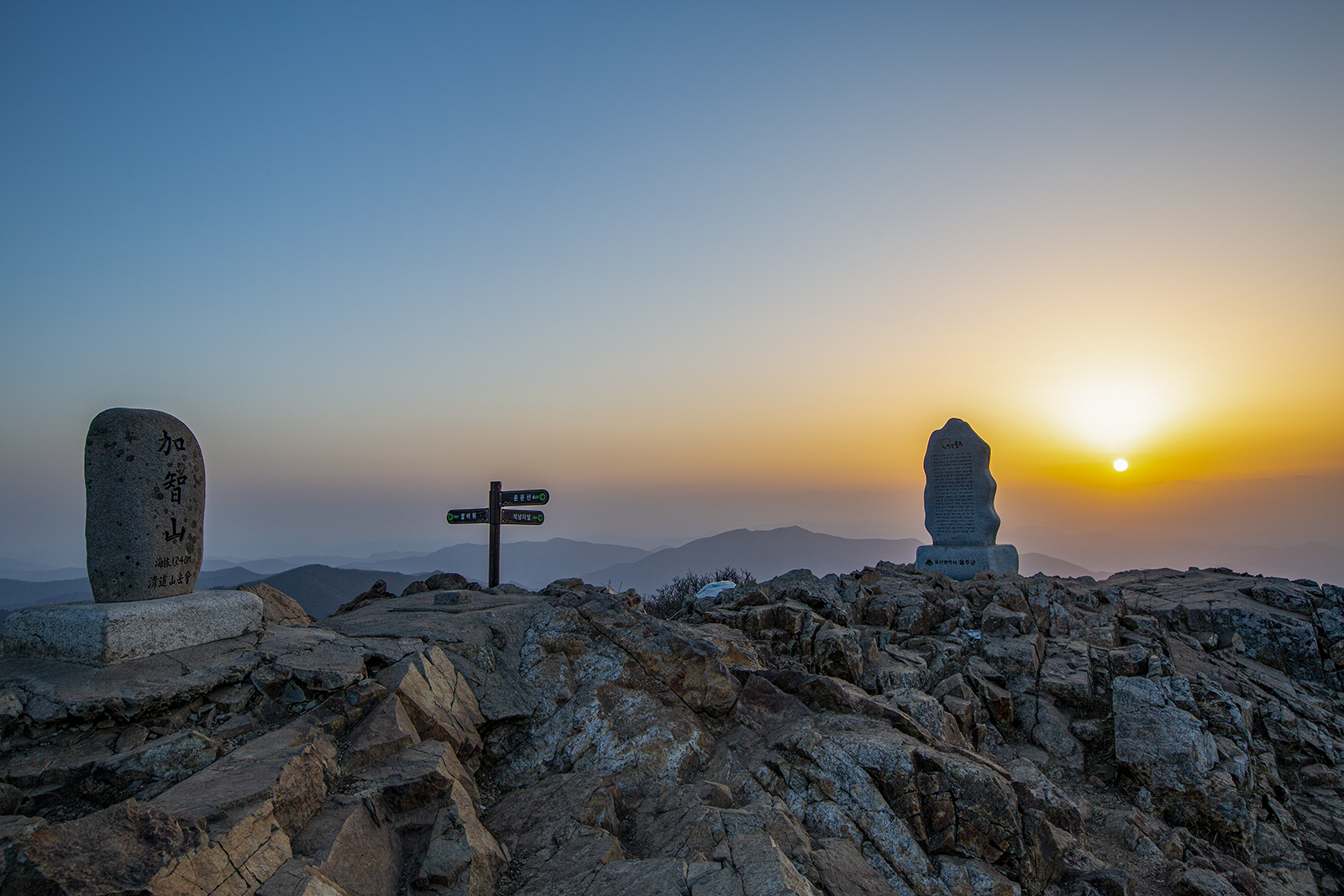 PHOTO BY MINKYUKIM | Canon EOS 5D Mark III | 2024:03:18 06:18:44 | ISO-200 | 1/40 sec | f 11 | 24 mm | EV=0 | ● WIDTH:1600 pixels  HEIGHT:1067 pixels
