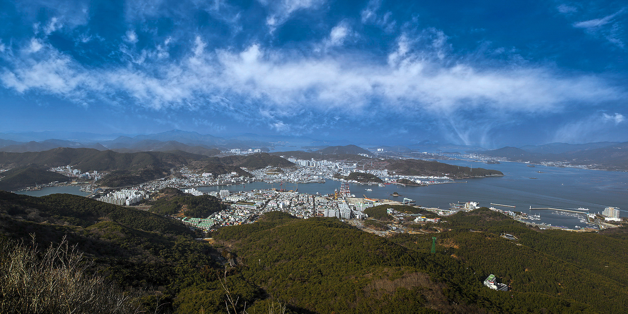 PHOTO BY  | Canon EOS 5D Mark III | 2024:02:28 16:08:28 | ISO-200 | 1/640 sec | f 8 | 24 mm | EV=0 | ● WIDTH:2000 pixels  HEIGHT:1000 pixels