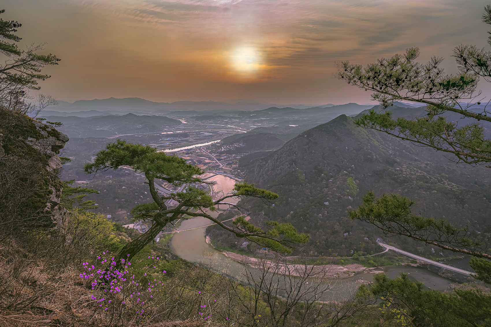 PHOTO BY  | NIKON Z 7_2 | 2024:04:10 18:20:40 | ISO-50 | 1/15 sec | f 11 | 19 mm | EV=0 | ● WIDTH:1700 pixels  HEIGHT:1133 pixels