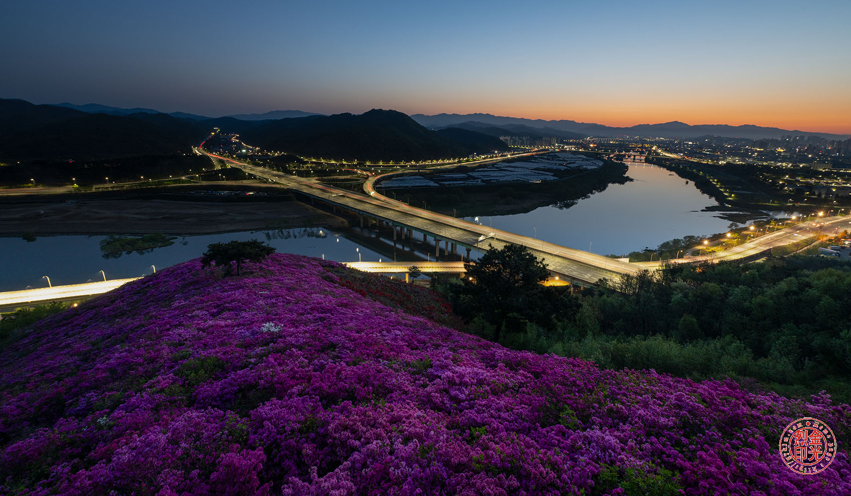 PHOTO BY KKY_CWANG_YEOL | NIKON Z 8 | 2024:04:14 05:22:09 | ISO-400 | 6/1 sec | f 11 | 14 mm | EV=-0.3 | ● WIDTH:1700 pixels  HEIGHT:991 pixels