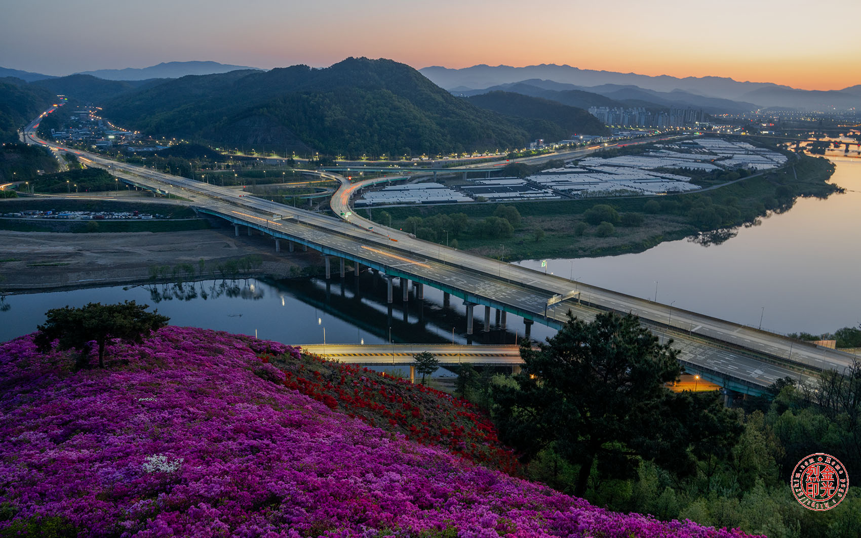 PHOTO BY KKY_CWANG_YEOL | NIKON Z 8 | 2024:04:14 05:31:58 | ISO-400 | 25/10 sec | f 13 | 27 mm | EV=-0.3 | ● WIDTH:1700 pixels  HEIGHT:1063 pixels