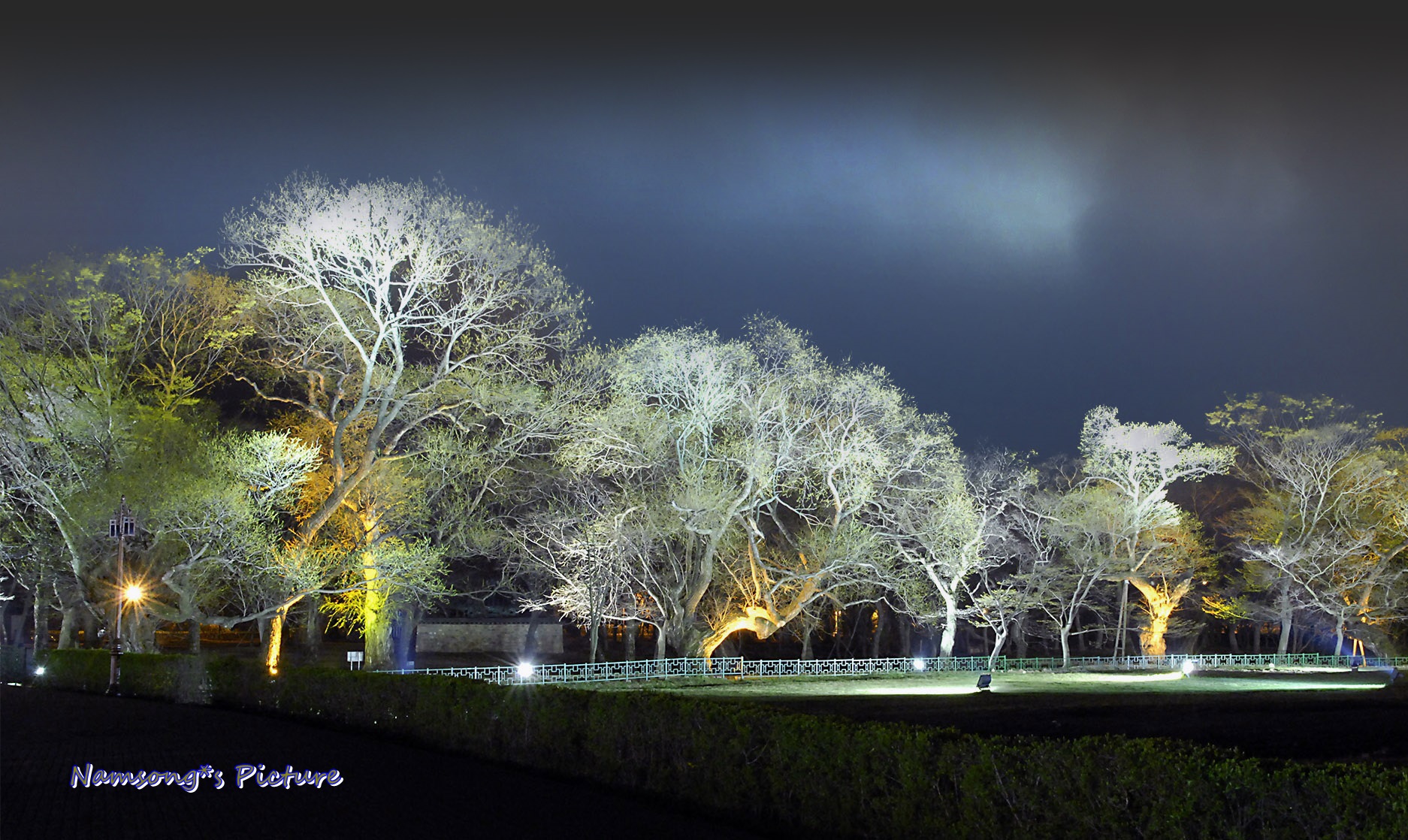 PHOTO BY  | NIKON D2Xs | 2007:04:05 20:48:47 | ISO-800 | 300/10 sec | f 20 | 26 mm | EV=0.7 | ● WIDTH:1874 pixels  HEIGHT:1118 pixels