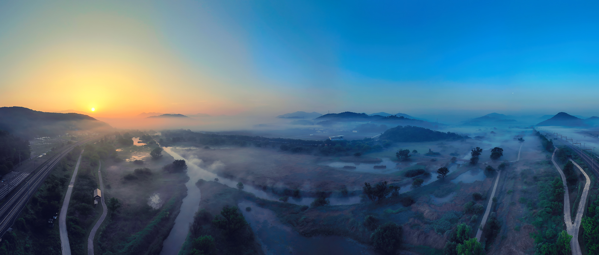 PHOTO BY  | L2D-20c | 2024:04:27 06:04:30 | ISO-100 | 1/200 sec | f 2.8 | 12.29 mm | EV=-0.3 | ● WIDTH:2000 pixels  HEIGHT:853 pixels