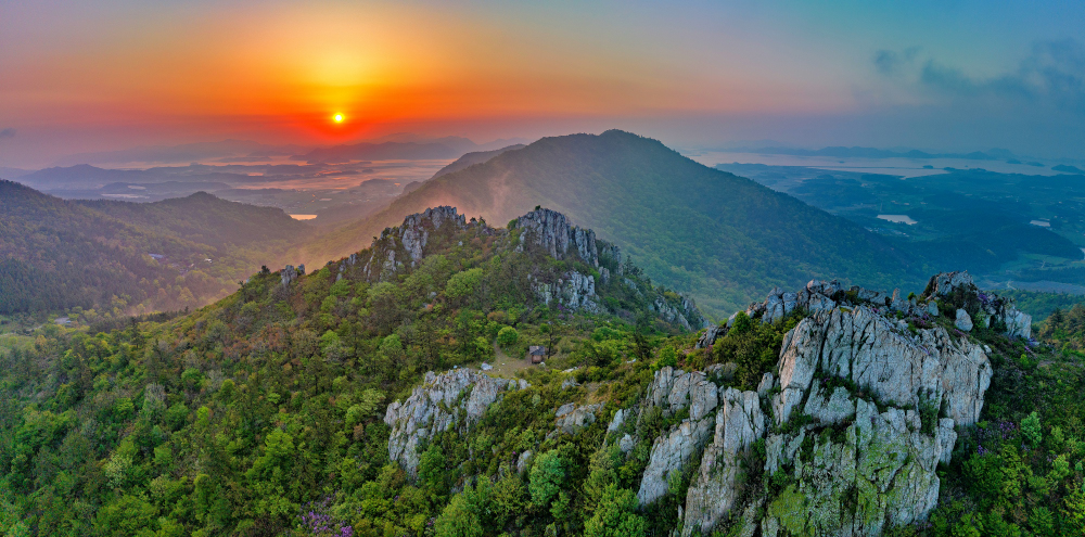 PHOTO BY  | L2D-20c | 2024:04:26 06:06:00 | ISO-210 | 1/500 sec | f 2.8 | 12.29 mm | EV=0 | ● WIDTH:1000 pixels  HEIGHT:495 pixels