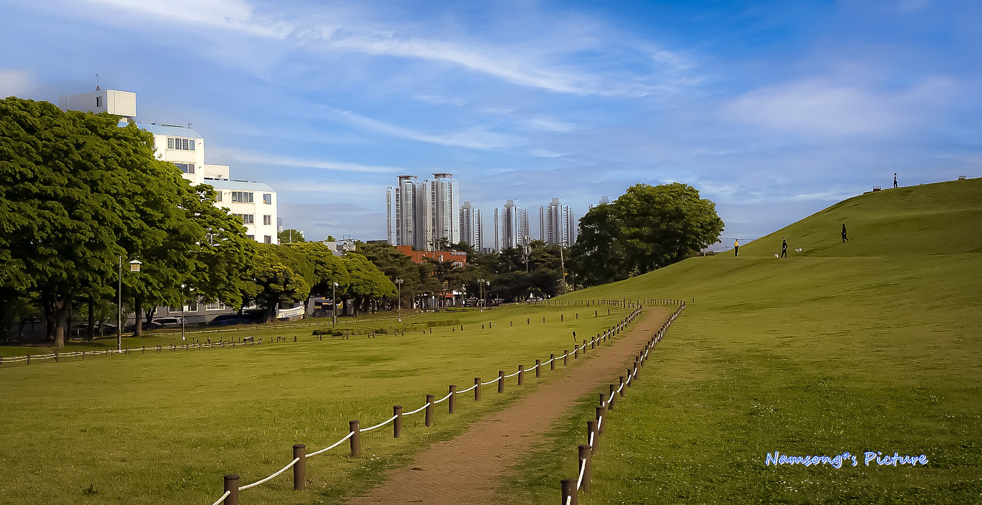 PHOTO BY  | NIKON Z fc | 2024:05:01 17:10:35 | ISO-200 | 1/125 sec | f 18 | 32 mm | EV=0.7 | ● WIDTH:2000 pixels  HEIGHT:1029 pixels