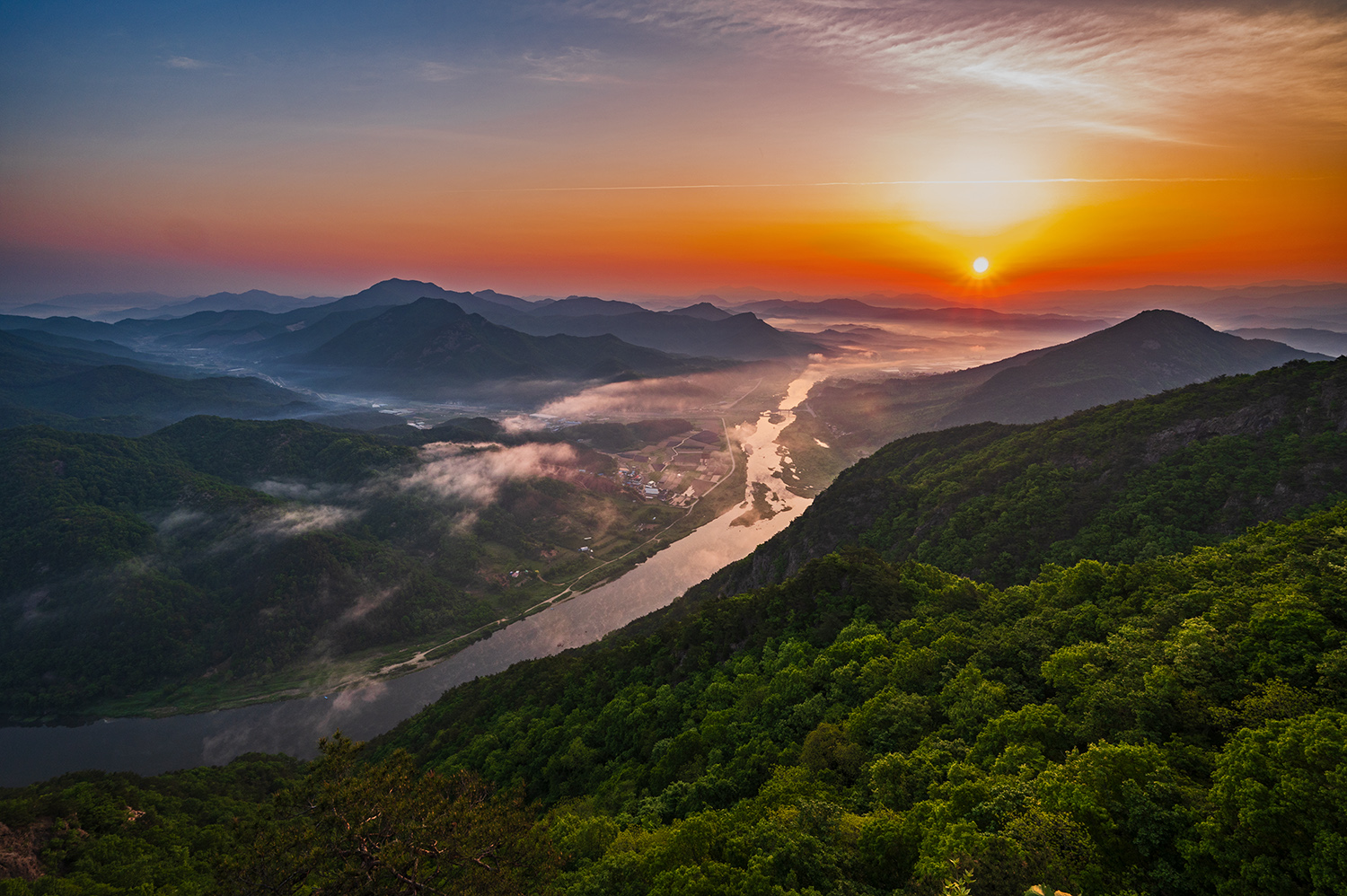 PHOTO BY  | NIKON Z 6_2 | 2024:05:04 05:47:24 | ISO-200 | 1/20 sec | f 16 | 16.5 mm | EV=-0.3 | ● WIDTH:1500 pixels  HEIGHT:998 pixels