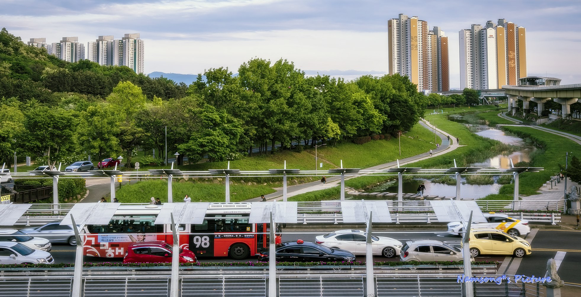 PHOTO BY  | NIKON Z fc | 2024:05:01 18:20:34 | ISO-100 | 1/80 sec | f 7.1 | 31 mm | EV=0 | ● WIDTH:1963 pixels  HEIGHT:1005 pixels