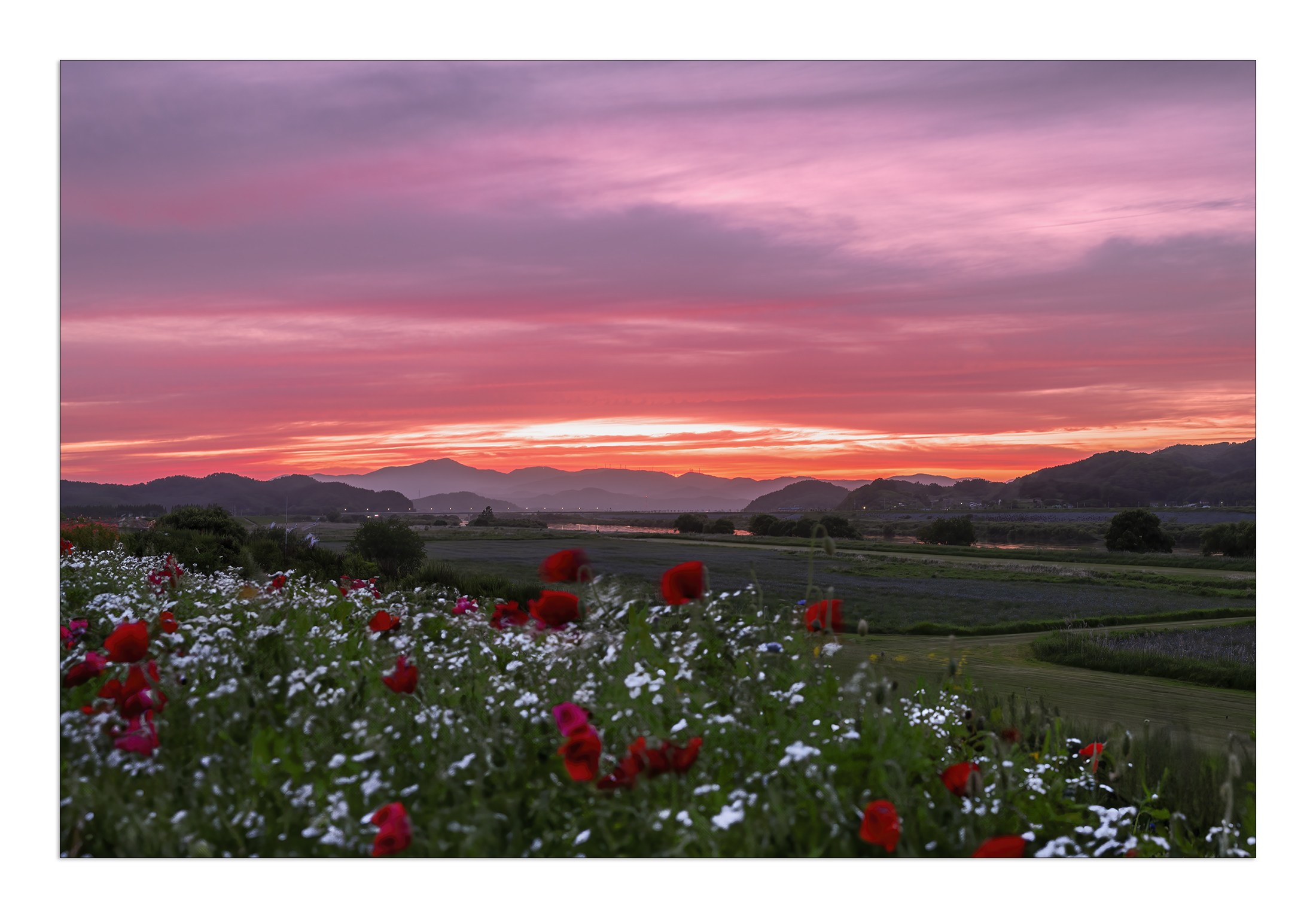 PHOTO BY  | Canon EOS R5 | 2024:05:12 19:42:51 | ISO-100 | 6/10 sec | f 8 | 33 mm | EV=-1 | ● WIDTH:2200 pixels  HEIGHT:1534 pixels