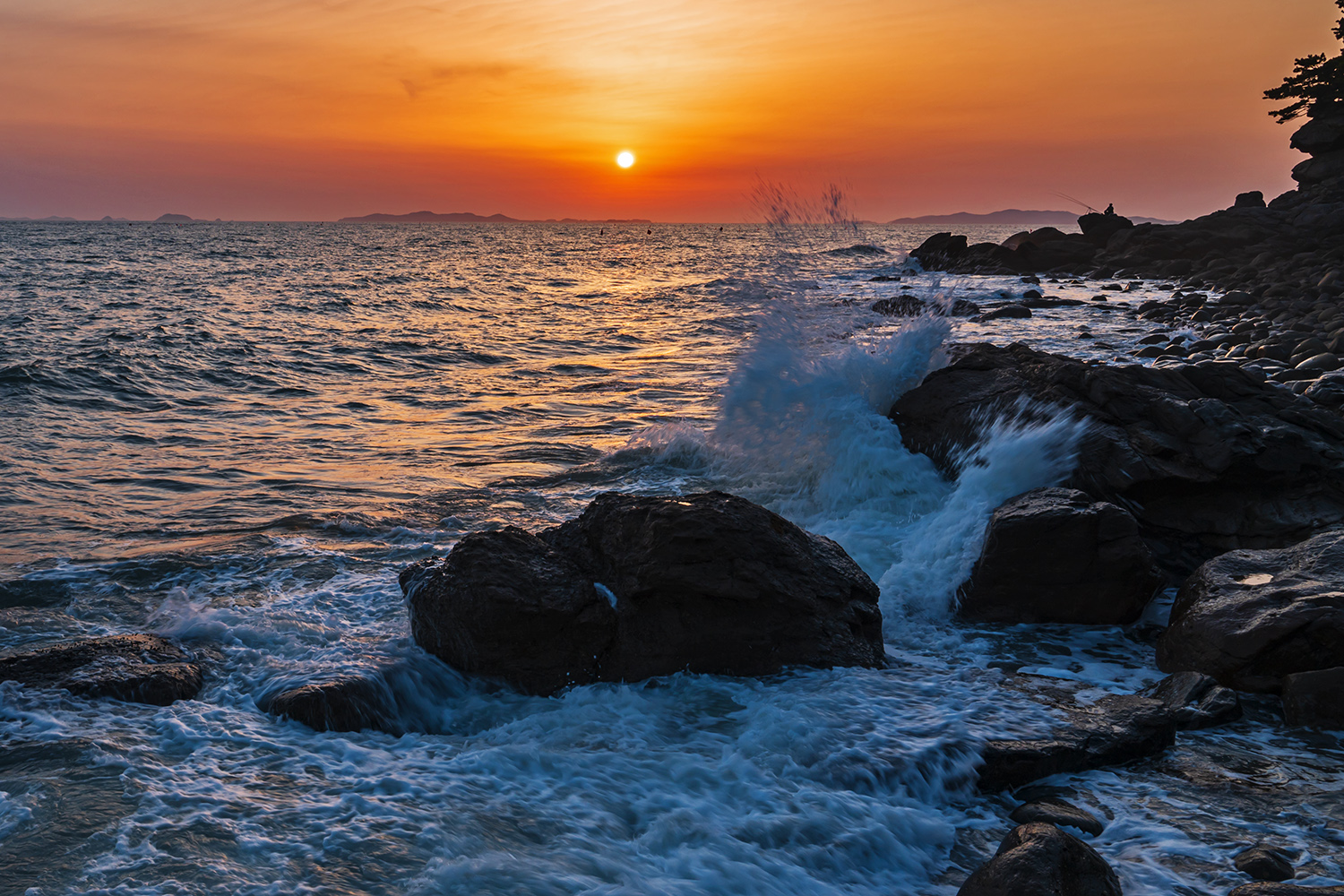 PHOTO BY  | NIKON Z 6_2 | 2024:05:17 19:18:55 | ISO-200 | 1/40 sec | f 16 | 28 mm | EV=0.3 | ● WIDTH:1500 pixels  HEIGHT:1000 pixels