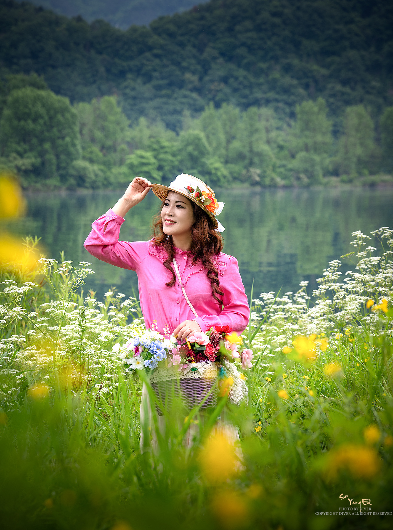 PHOTO BY  | NIKON Z f | 2024:05:20 09:08:29 | ISO-100 | 1/125 sec | f 4 | 67 mm | EV=0 | ● WIDTH:1337 pixels  HEIGHT:1800 pixels