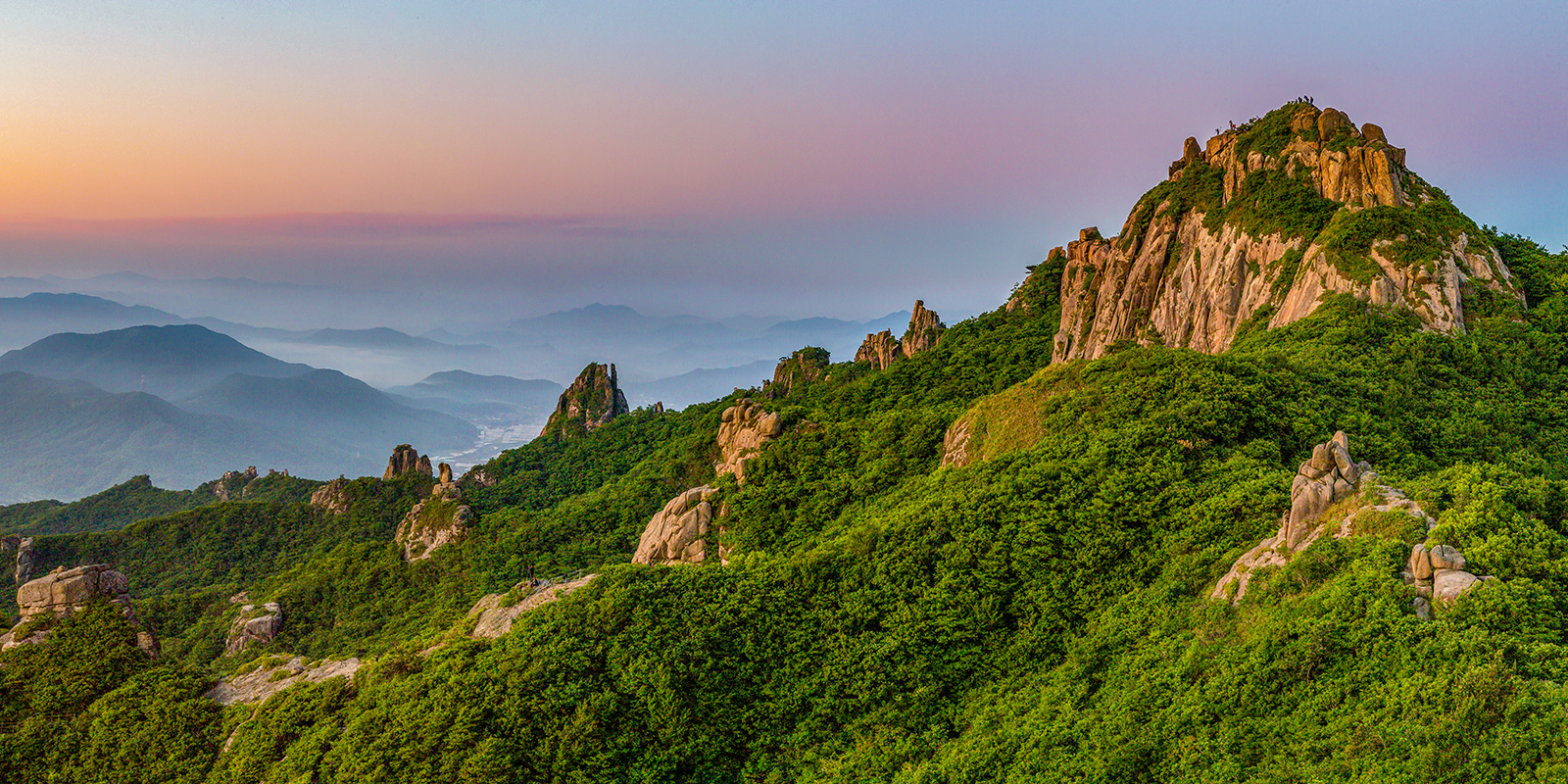 PHOTO BY MINKYUKIM | Canon EOS 5D Mark III | 2024:05:29 04:49:43 | ISO-200 | 1/2 sec | f 20 | 50 mm | EV=0 | ● WIDTH:1600 pixels  HEIGHT:800 pixels