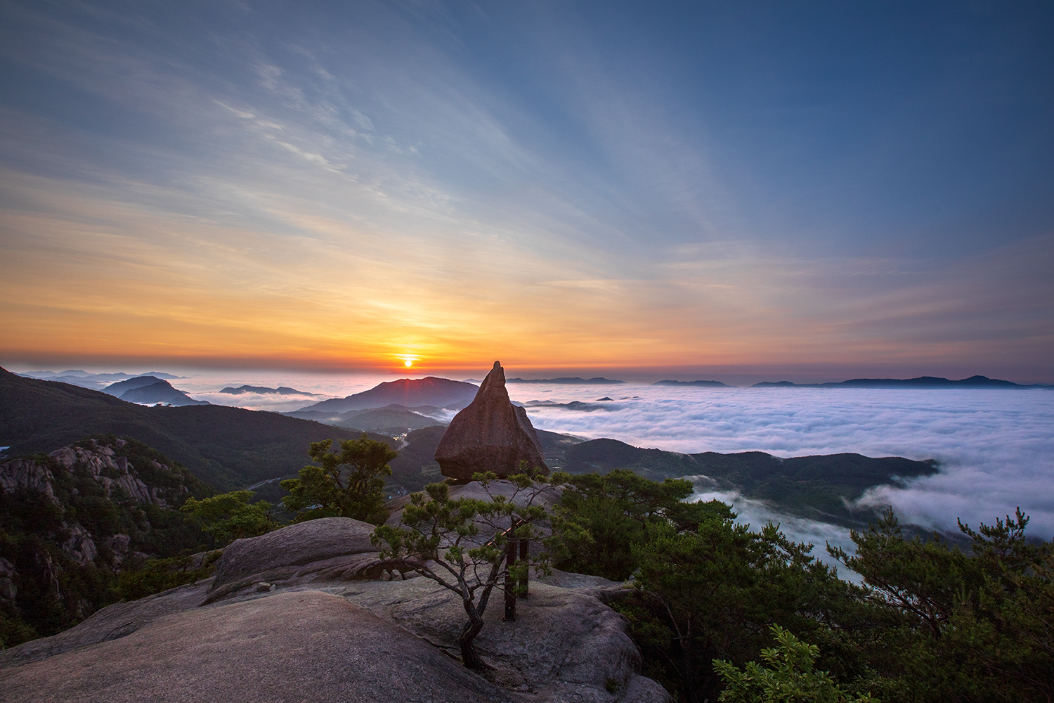 PHOTO BY  | Canon EOS 5D Mark IV | 2024:06:10 05:21:27 | ISO-200 | 1/125 sec | f 11 | 16 mm | EV=0 | ● WIDTH:1500 pixels  HEIGHT:1000 pixels