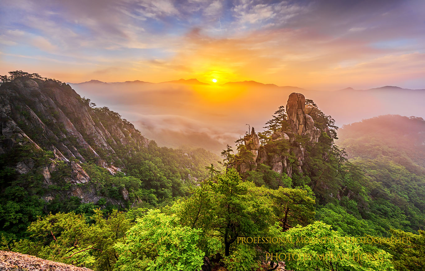 PHOTO BY HONG_MI_RAN | NIKON Z 8 | 2023:06:09 05:22:31 | ISO-64 | 4/1 sec | f 14 | 14 mm | EV=0 | ● WIDTH:1366 pixels  HEIGHT:871 pixels