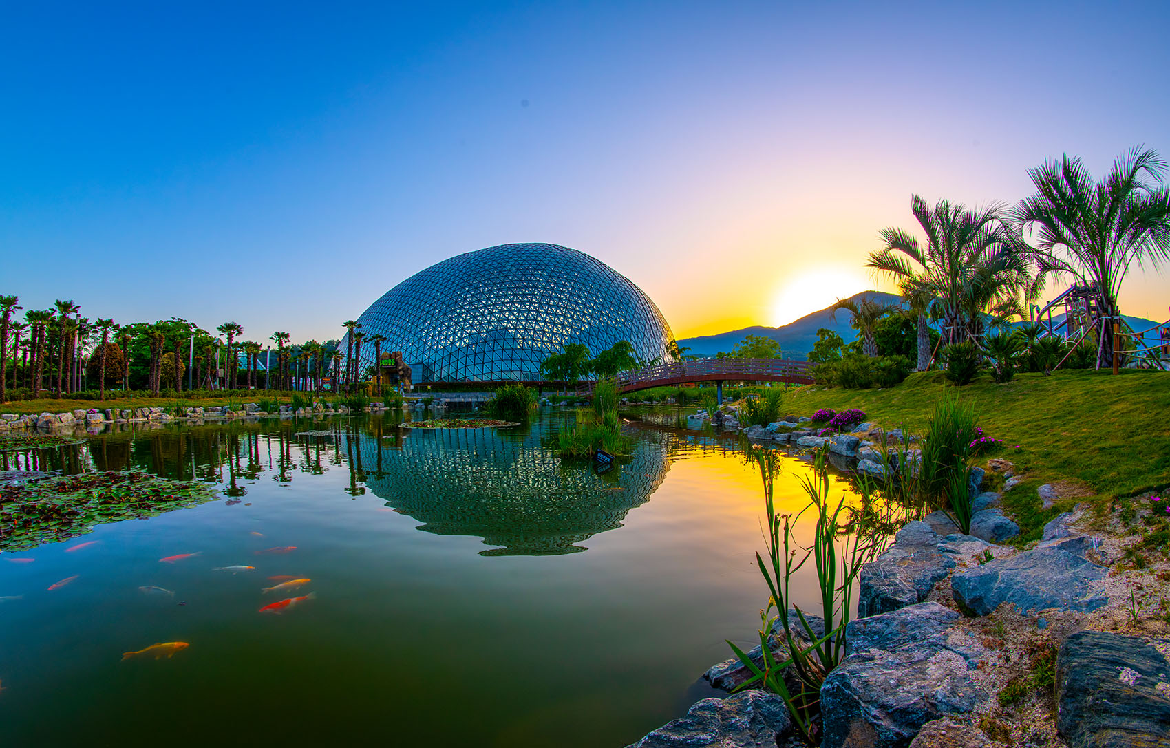 PHOTO BY  | NIKON D850 | 2024:05:19 18:20:45 | ISO-400 | 1/400 sec | f 13 | 12 mm | EV=0 | ● WIDTH:1700 pixels  HEIGHT:1087 pixels