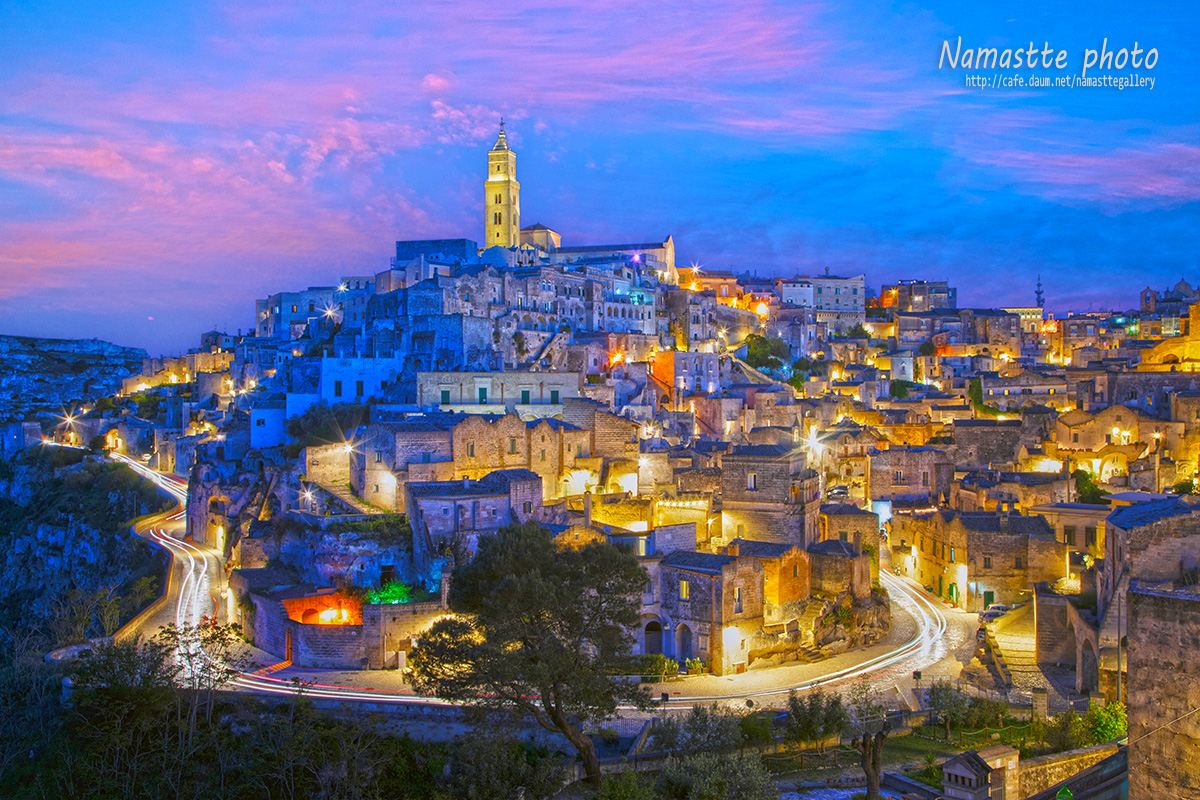 PHOTO BY LEE PILKOO | Canon EOS 5D Mark IV | 2024:04:28 03:32:27 | ISO-100 | 25/1 sec | f 13 | 35 mm | EV=-0.3 | ● WIDTH:1200 pixels  HEIGHT:800 pixels