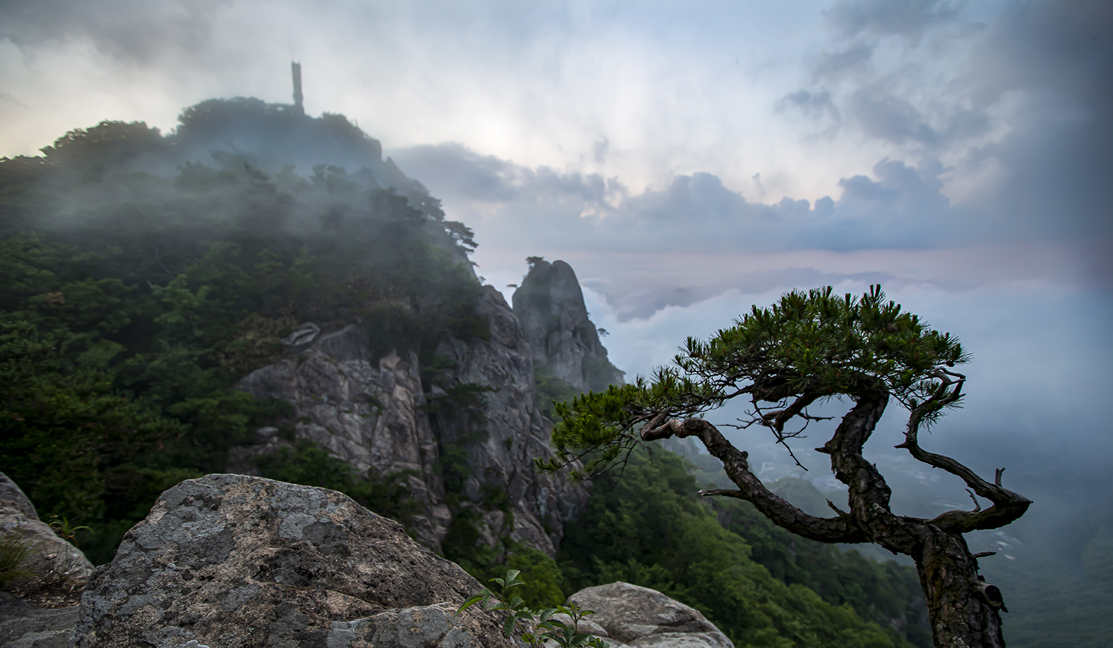 PHOTO BY  | Canon EOS 5D Mark IV | 2023:08:13 07:43:08 | ISO-200 | 1/30 sec | f 3.5 | 16 mm | EV=0 | ● WIDTH:1600 pixels  HEIGHT:932 pixels