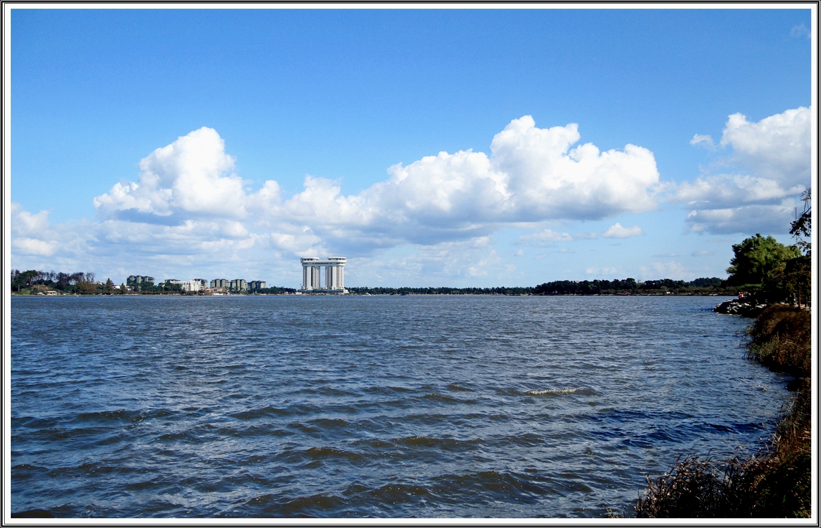 PHOTO BY  | Canon EOS 200D II | 2024:03:31 11:11:07 | ISO-200 | 1/1600 sec | f 5 | 18 mm | EV=0 | ● WIDTH:6000 pixels  HEIGHT:4000 pixels