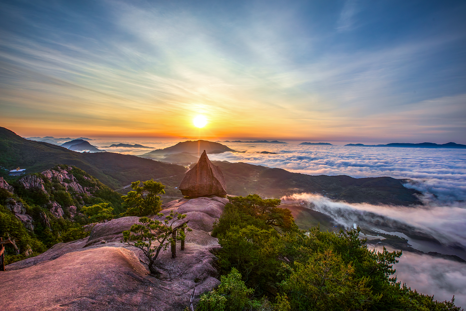 PHOTO BY  | Canon EOS 5D Mark IV | 2024:06:10 05:37:54 | ISO-200 | 1/500 sec | f 11 | 16 mm | EV=0 | ● WIDTH:1500 pixels  HEIGHT:1000 pixels