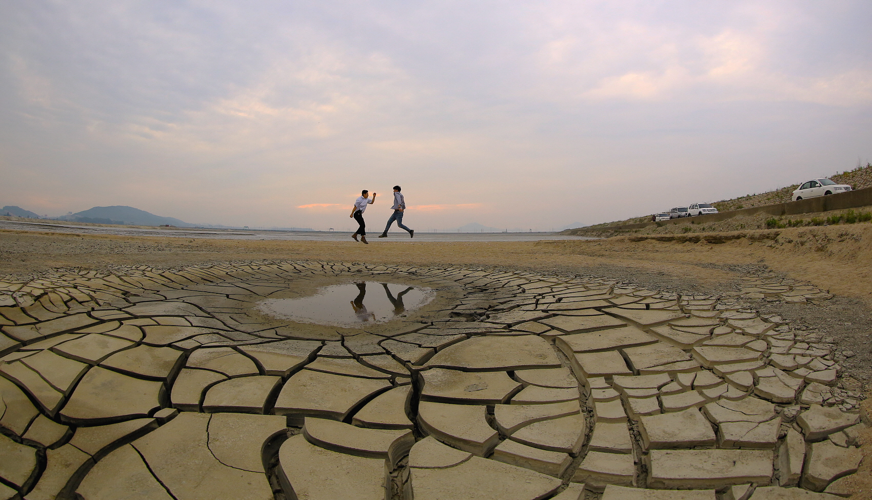 PHOTO BY  | Canon EOS 5D Mark III | 2016:06:06 17:55:28 | ISO-1250 | 1/2000 sec | f 6.3 | 15 mm | EV=0 | ● WIDTH:1700 pixels  HEIGHT:975 pixels