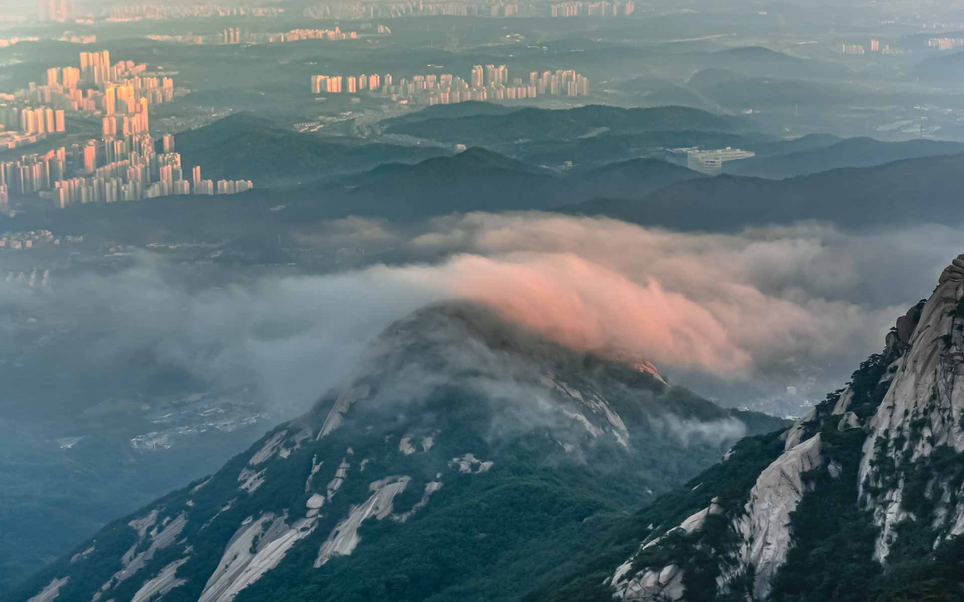 PHOTO BY Jae Ik Lee | NIKON D850 | 2024:06:16 05:39:17 | ISO-200 | 1/160 sec | f 8 | 70 mm | EV=0 | ● WIDTH:  HEIGHT: