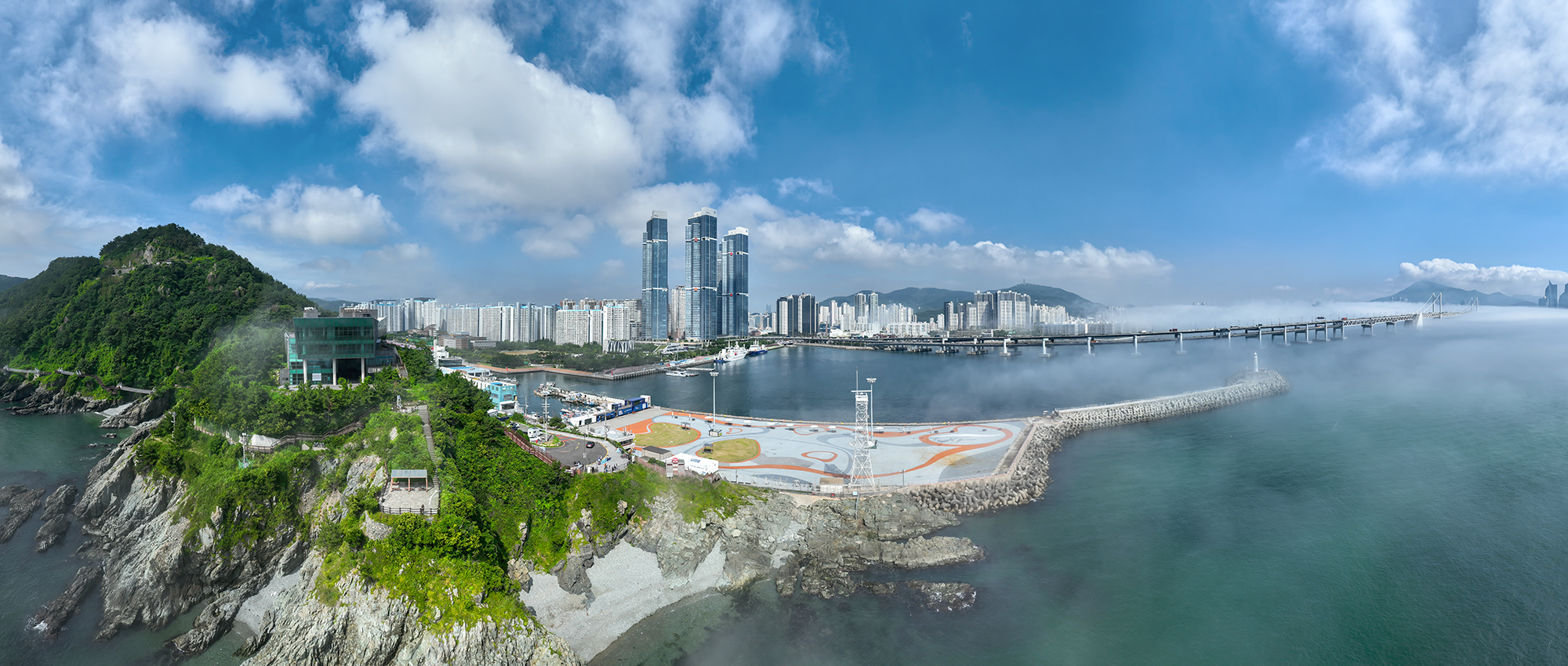 PHOTO BY  | L2D-20c | 2024:06:28 09:23:12 | ISO-100 | 1/2500 sec | f 2.8 | 12.29 mm | EV=-0.3 | ● WIDTH:2000 pixels  HEIGHT:850 pixels