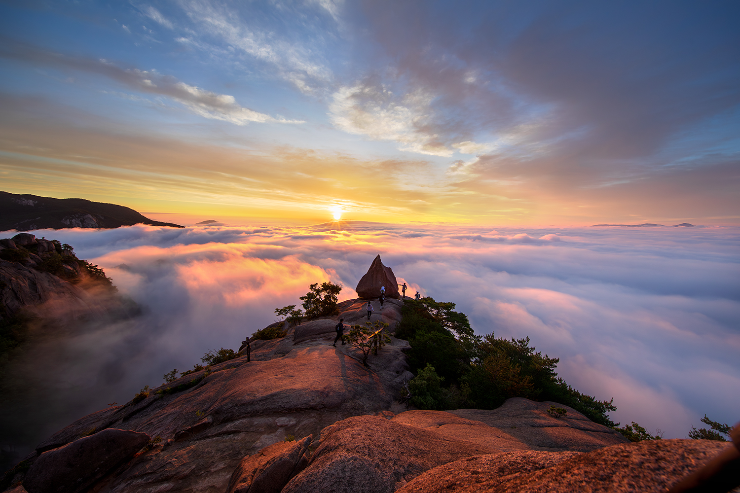 PHOTO BY  | Canon EOS 5D Mark IV | 2024:06:29 05:22:32 | ISO-200 | 1/160 sec | f 8 | 12 mm | EV=0 | ● WIDTH:1500 pixels  HEIGHT:1000 pixels