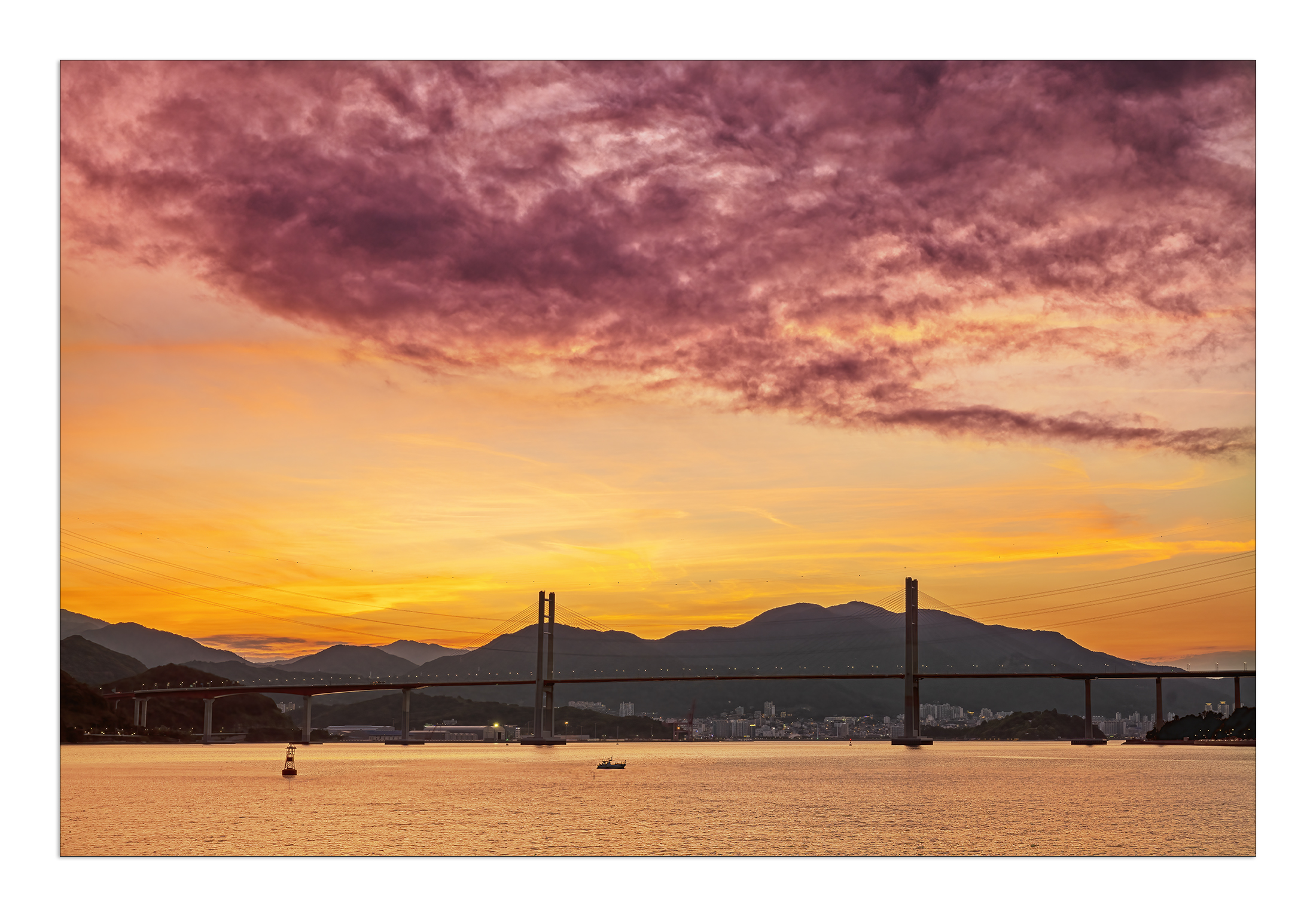 PHOTO BY  | Canon EOS R5 | 2024:06:28 19:59:01 | ISO-100 | 1/100 sec | f 8 | 50 mm | EV=-1 | ● WIDTH:2200 pixels  HEIGHT:1534 pixels