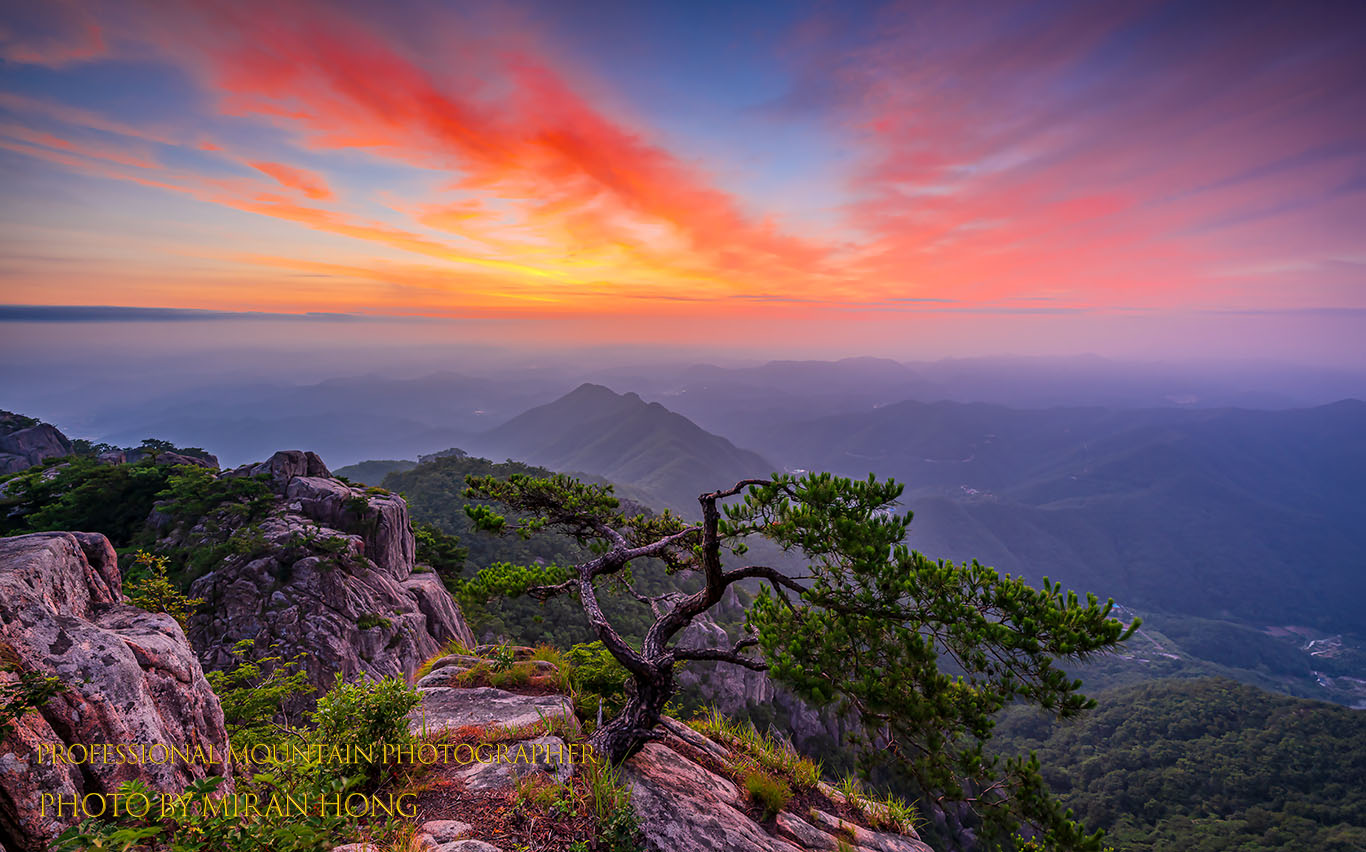 PHOTO BY HONG_MI_RAN | NIKON Z 8 | 2023:06:29 05:04:04 | ISO-100 | 1/2 sec | f 11 | 15 mm | EV=0 | ● WIDTH:1366 pixels  HEIGHT:852 pixels