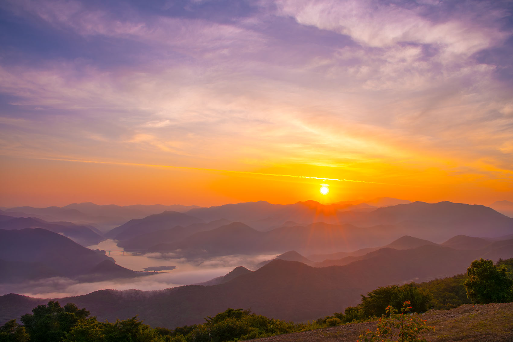 PHOTO BY  | NIKON D850 | 2024:06:29 05:08:39 | ISO-64 | 1/30 sec | f 22 | 28 mm | EV=0 | ● WIDTH:1700 pixels  HEIGHT:1133 pixels