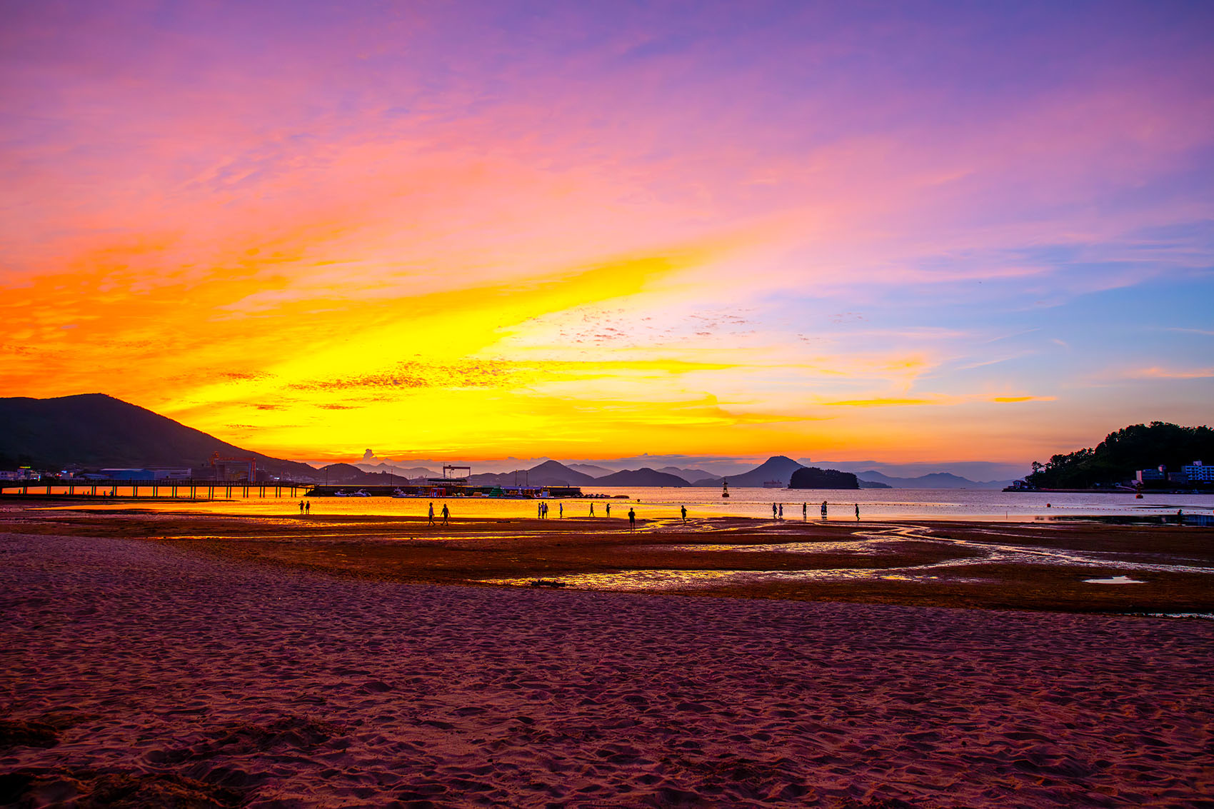 PHOTO BY  | NIKON D850 | 2024:06:28 19:31:26 | ISO-400 | 1/500 sec | f 6.3 | 24 mm | EV=0 | ● WIDTH:1700 pixels  HEIGHT:1133 pixels