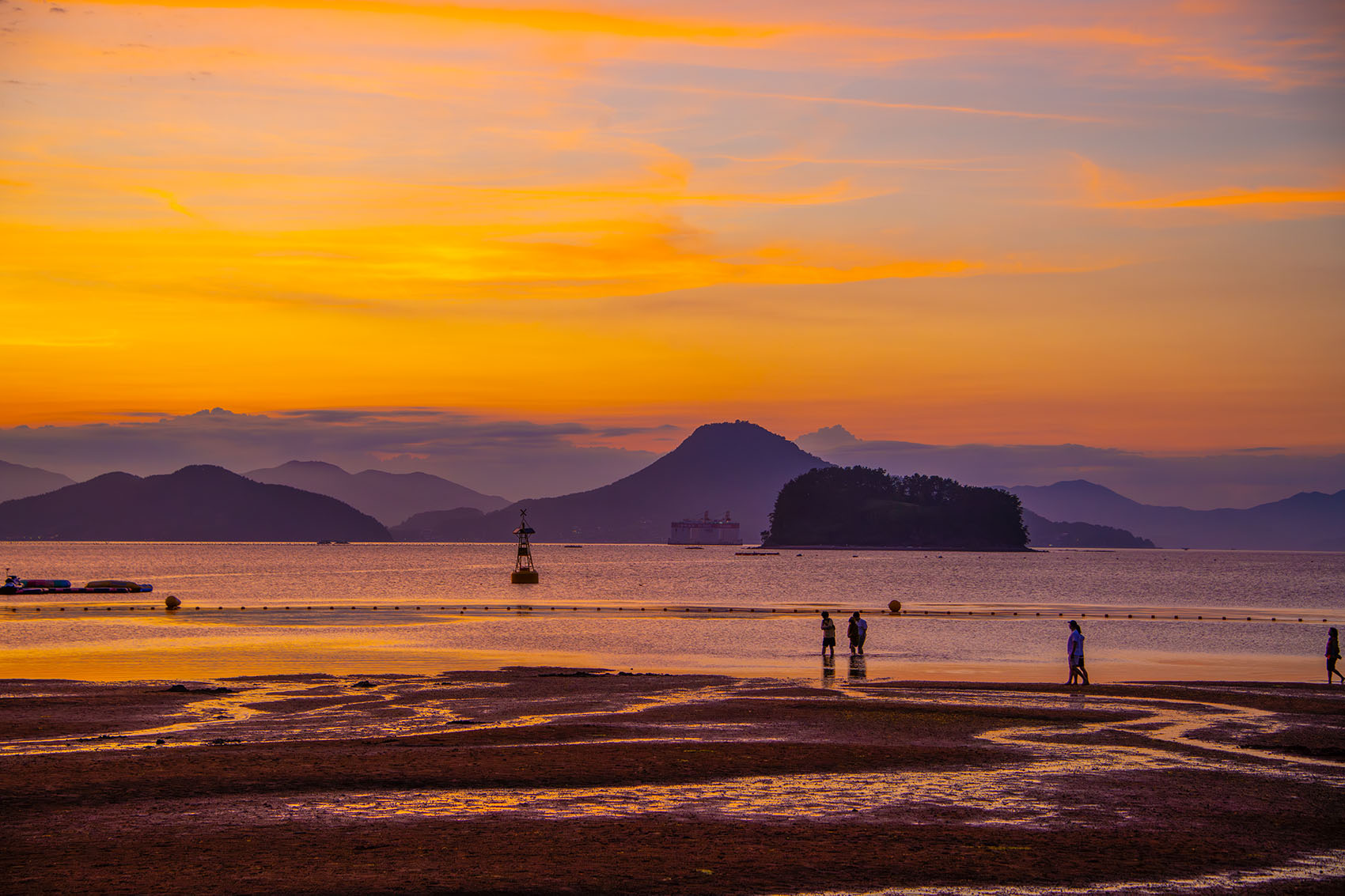 PHOTO BY  | NIKON D850 | 2024:06:28 19:33:33 | ISO-400 | 1/250 sec | f 6.3 | 85 mm | EV=0 | ● WIDTH:1700 pixels  HEIGHT:1133 pixels