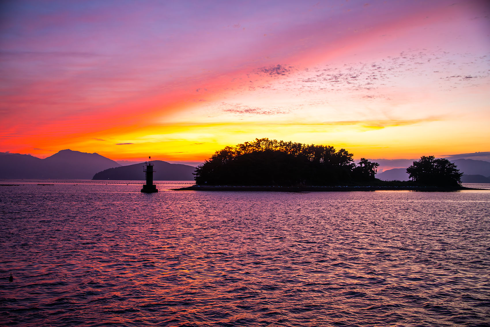 PHOTO BY  | NIKON D850 | 2024:06:28 19:42:47 | ISO-400 | 1/100 sec | f 4.5 | 44 mm | EV=0 | ● WIDTH:1700 pixels  HEIGHT:1133 pixels