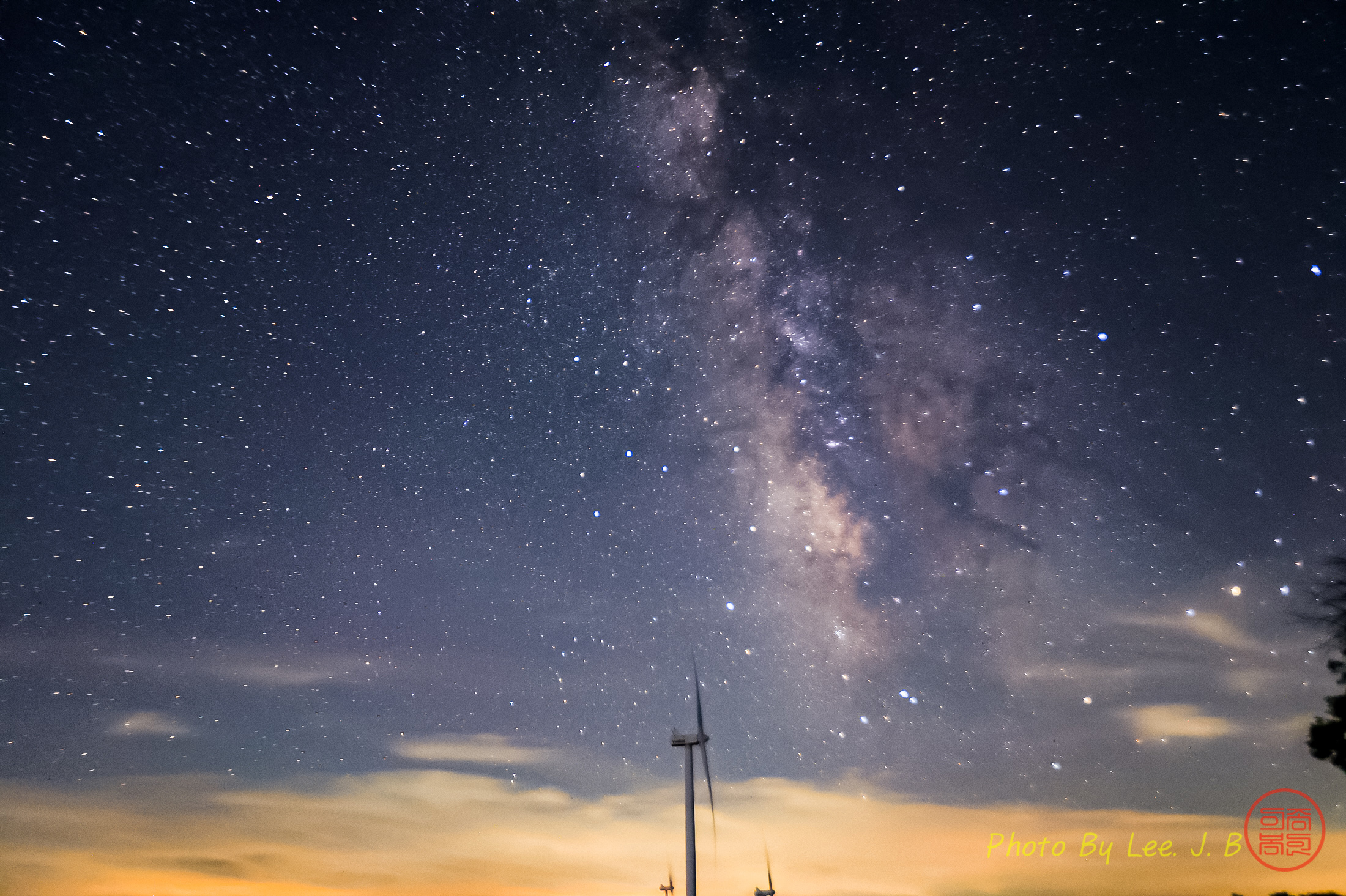 PHOTO BY  | Canon EOS R3 | 2024:06:17 01:52:20 | ISO-3200 | 20/1 sec | f 2.8 | 27 mm | EV=0 | ● WIDTH:2200 pixels  HEIGHT:1465 pixels