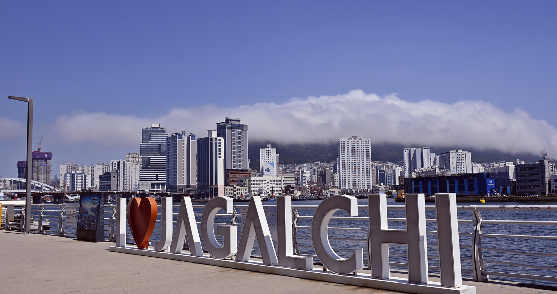 PHOTO BY HAN_JONGSOO | NIKON Z fc | 2024:07:05 14:24:43 | ISO-100 | 1/2500 sec | f 5 | 24 mm | EV=0 | ● WIDTH:1800 pixels  HEIGHT:952 pixels