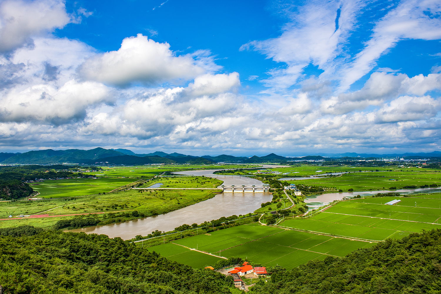 PHOTO BY  | NIKON D850 | 2024:07:10 15:28:03 | ISO-100 | 1/320 sec | f 11 | 26 mm | EV=0 | ● WIDTH:1500 pixels  HEIGHT:1000 pixels